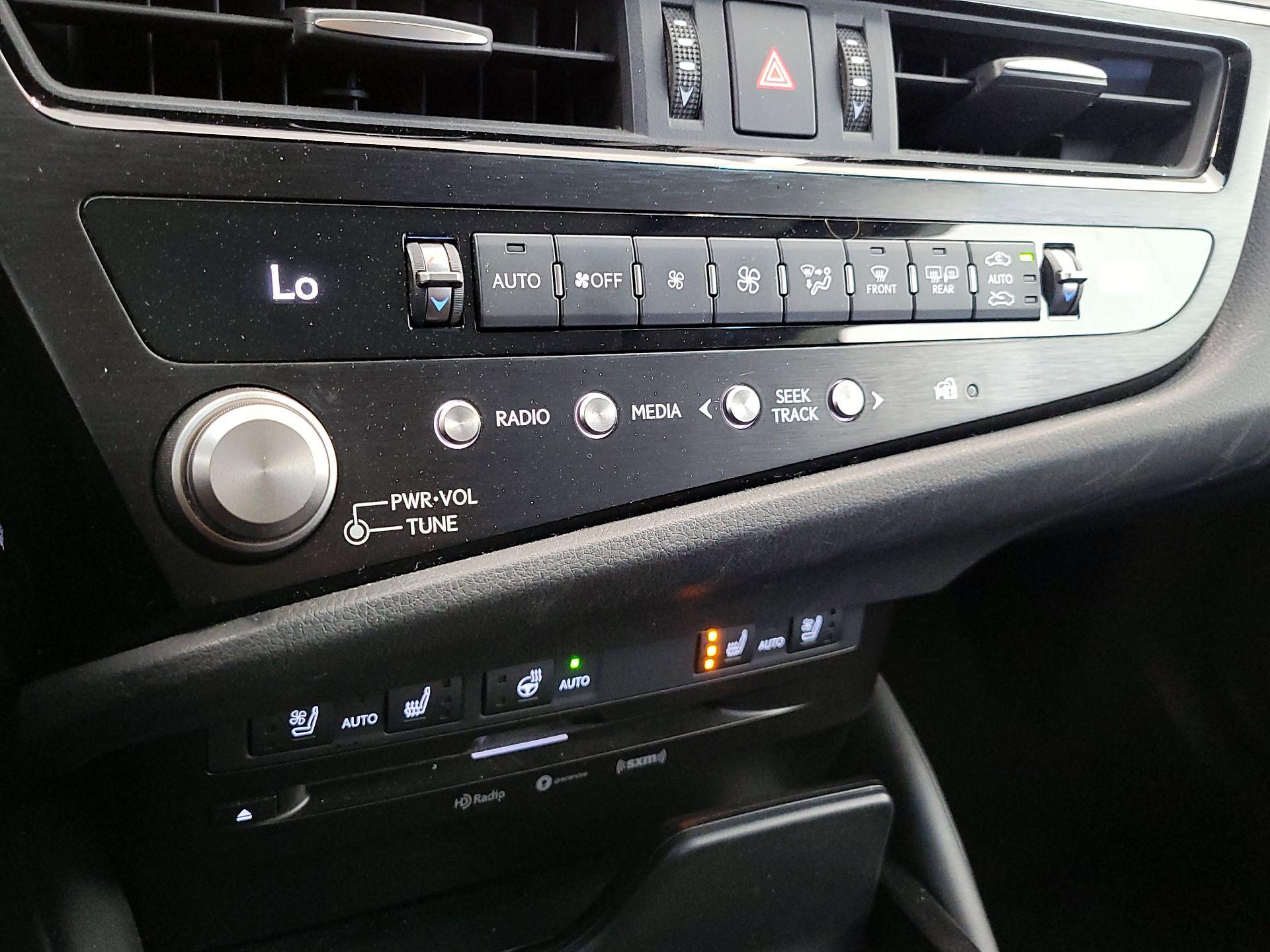 Thumbnail: 2022 Lexus ES - 16