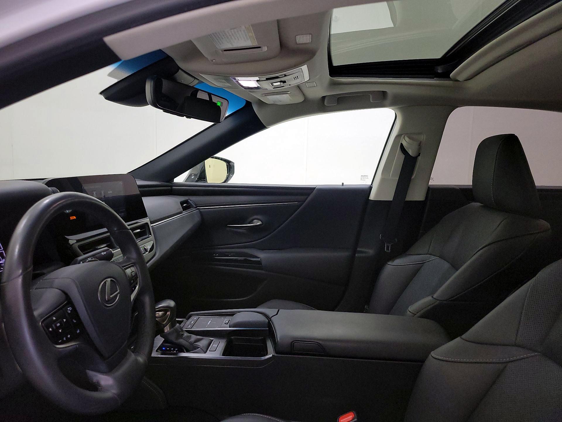 Thumbnail: 2022 Lexus ES - 19