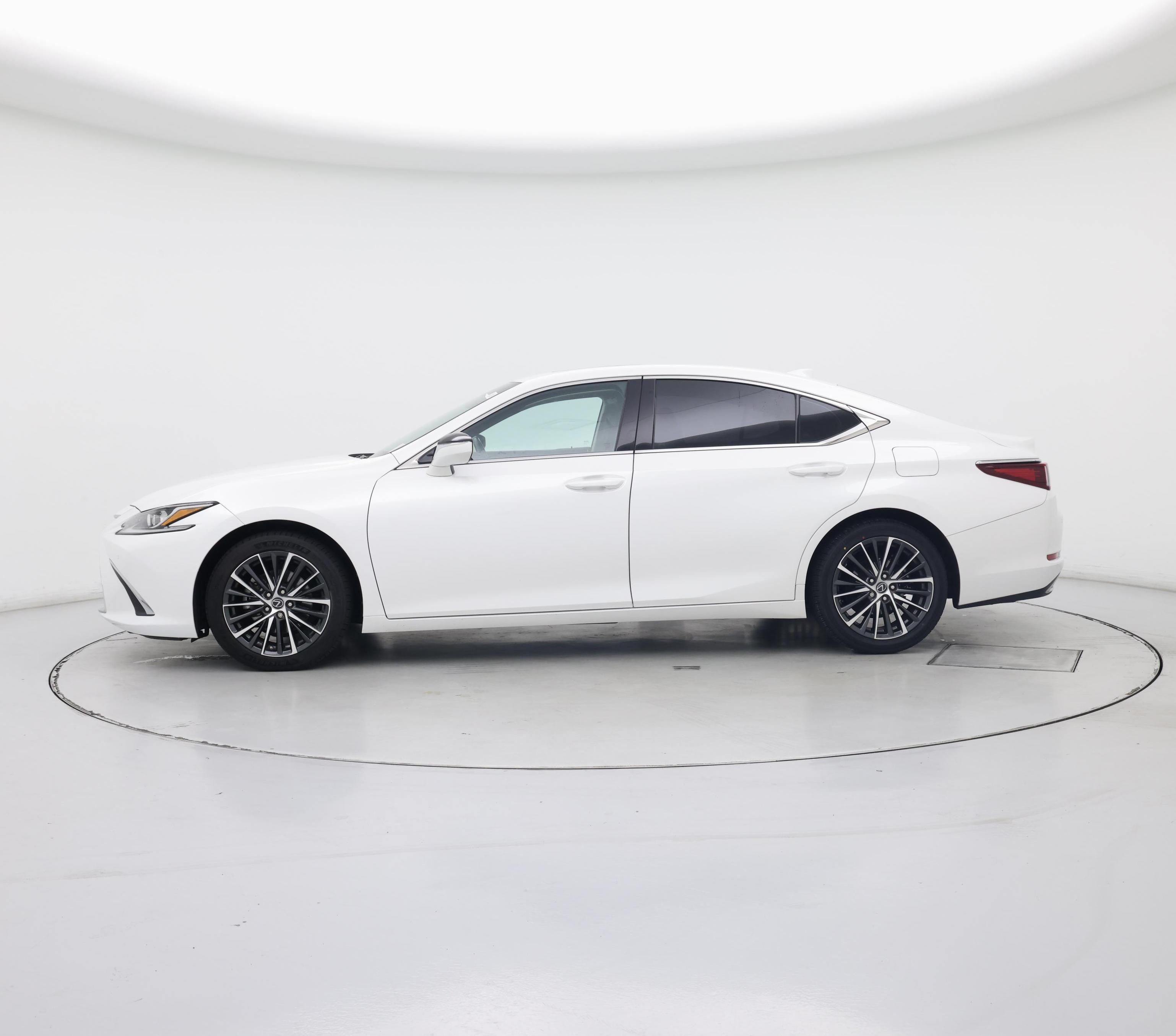Thumbnail: 2022 Lexus ES - 3