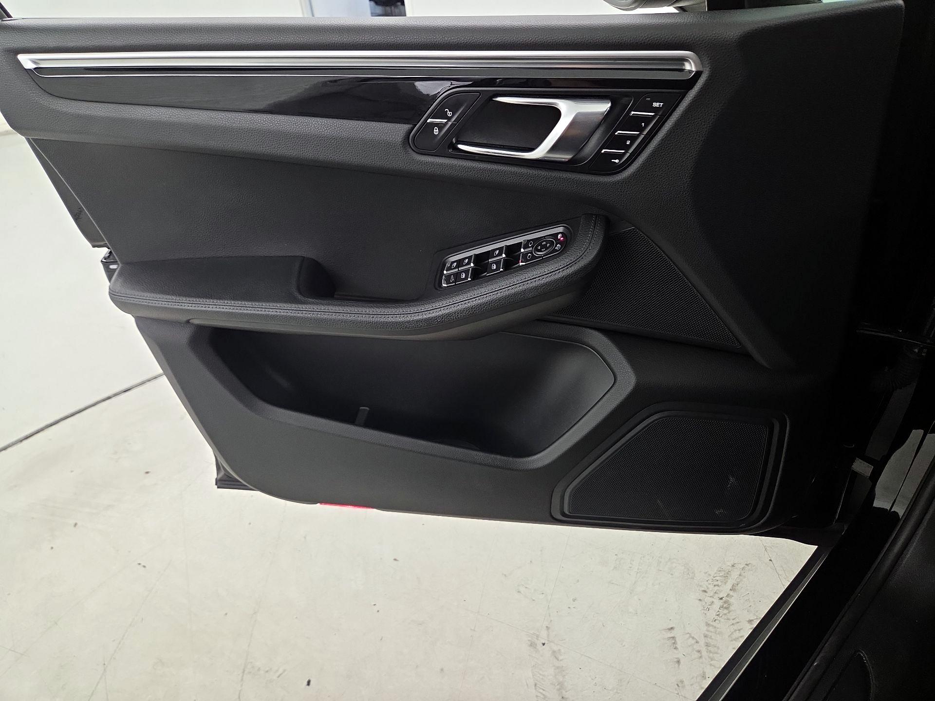 Thumbnail: 2018 Porsche Macan - 12