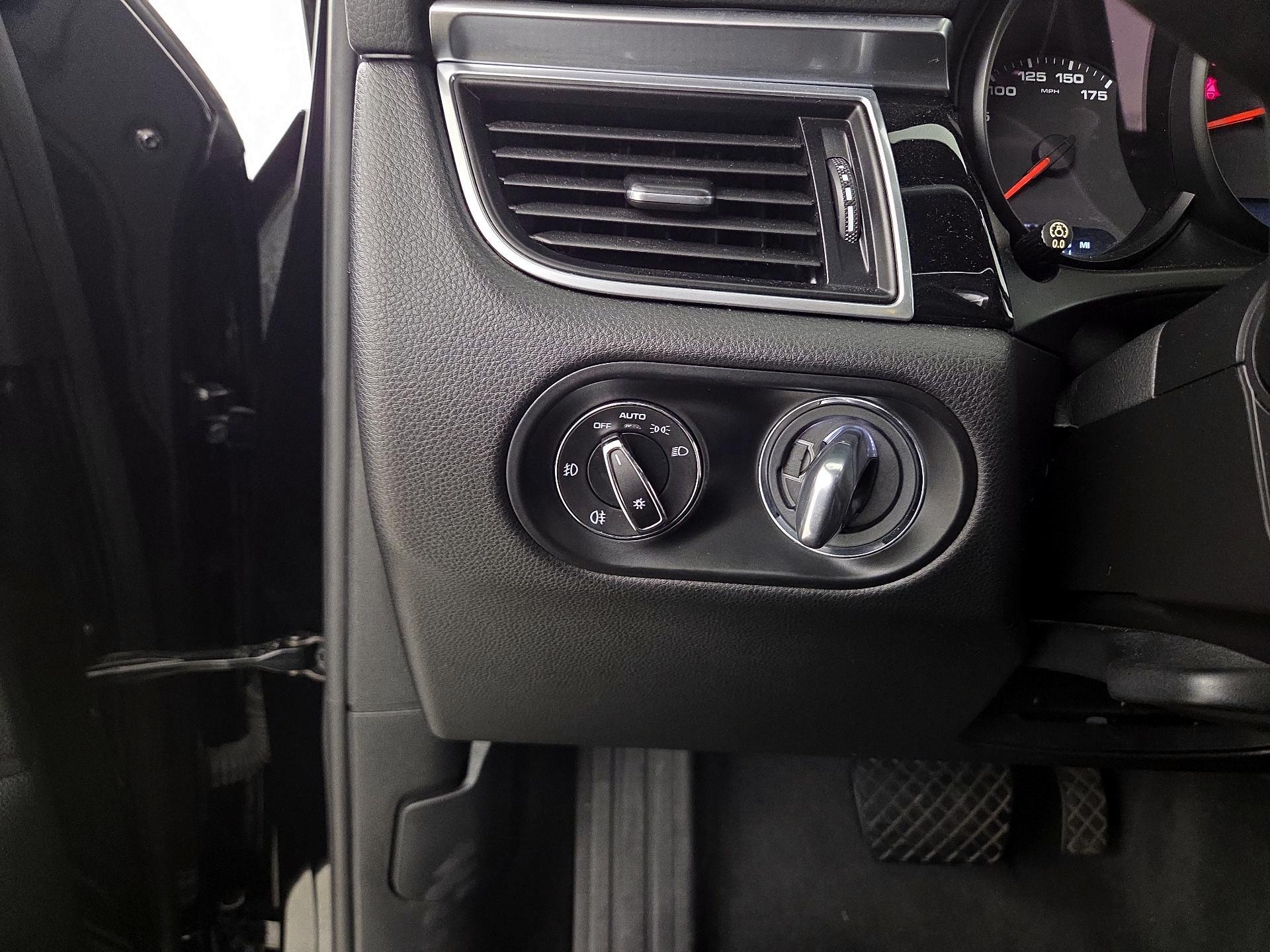 Thumbnail: 2018 Porsche Macan - 13