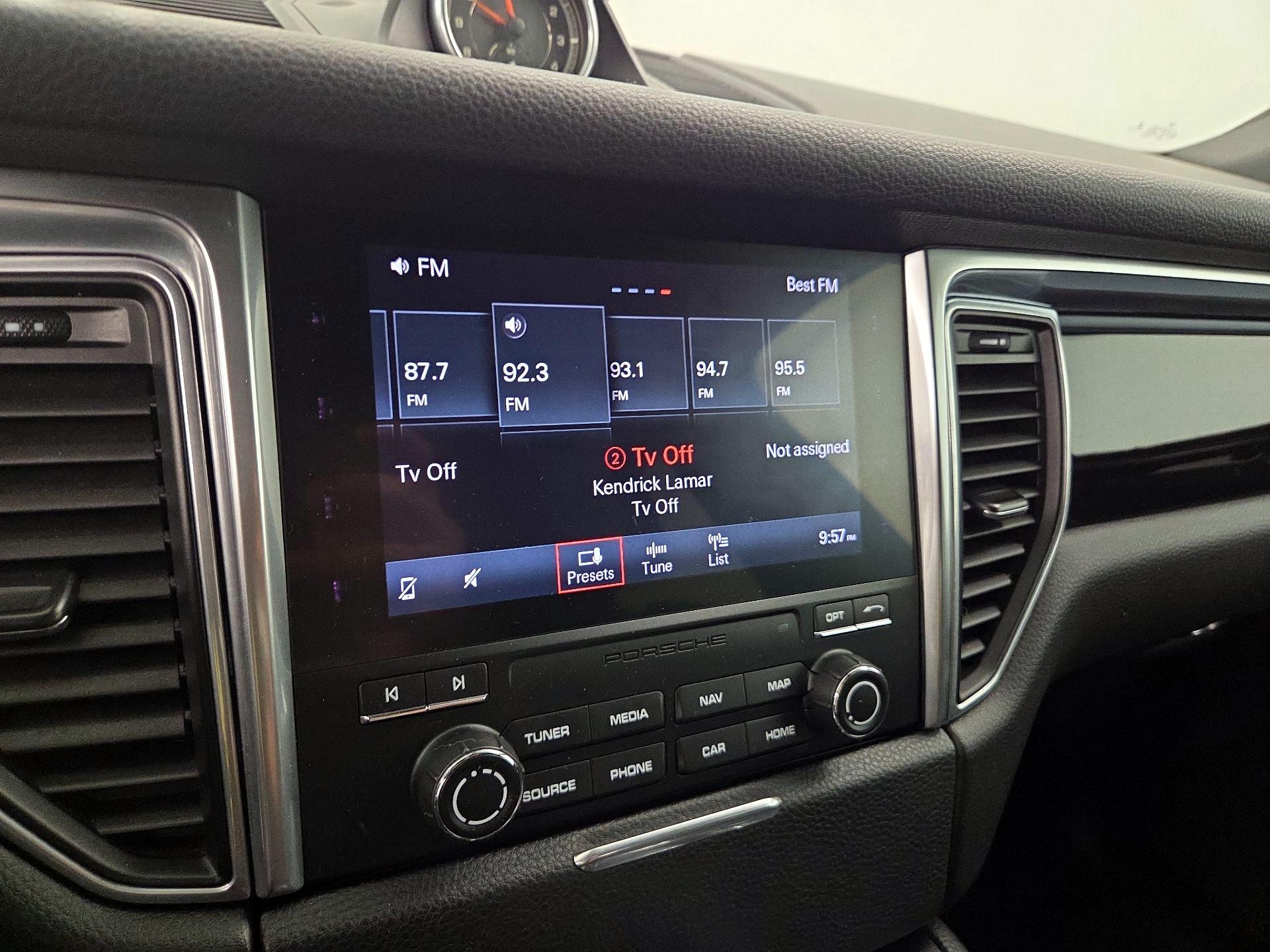 Thumbnail: 2018 Porsche Macan - 15