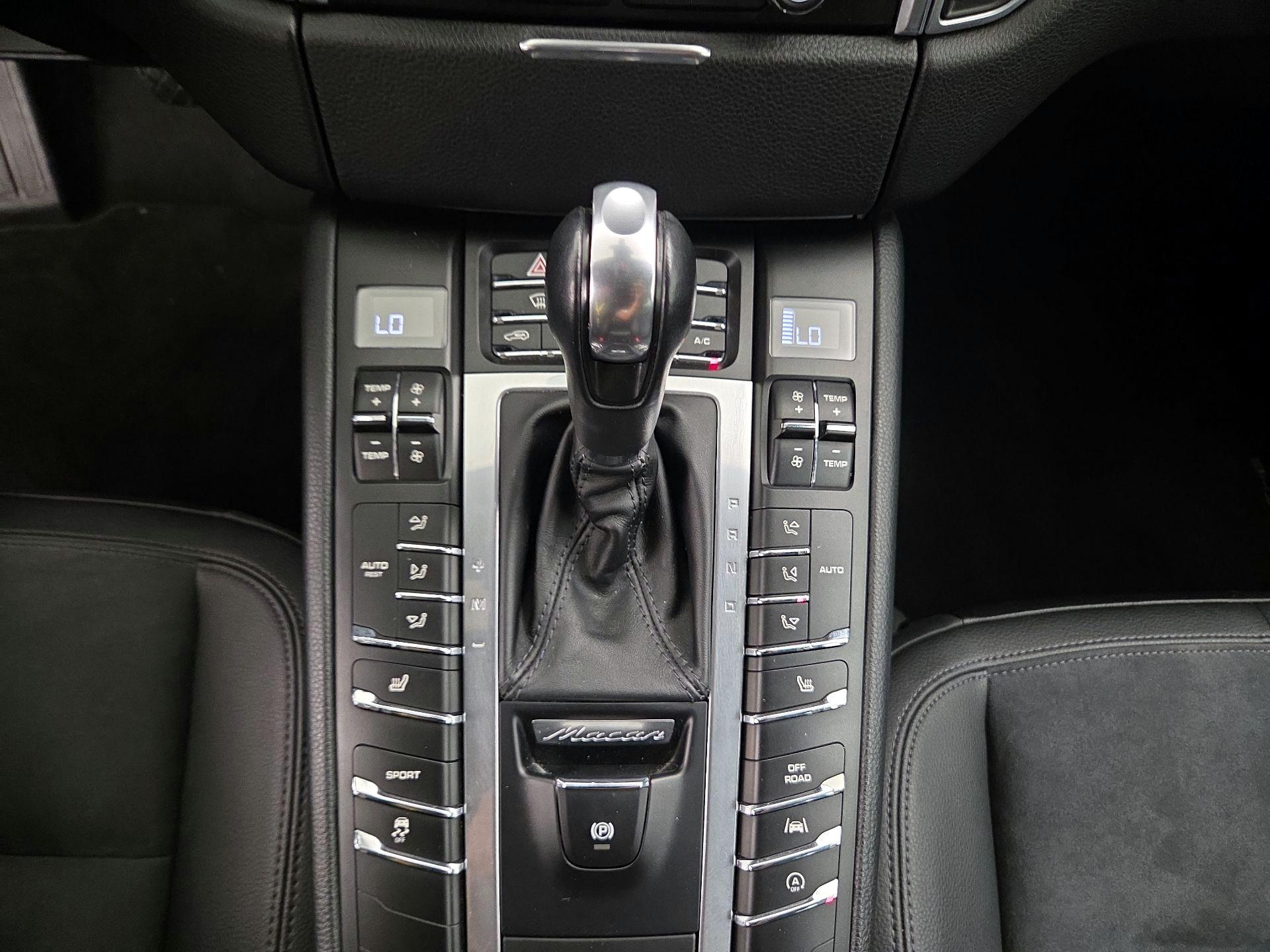 Thumbnail: 2018 Porsche Macan - 17