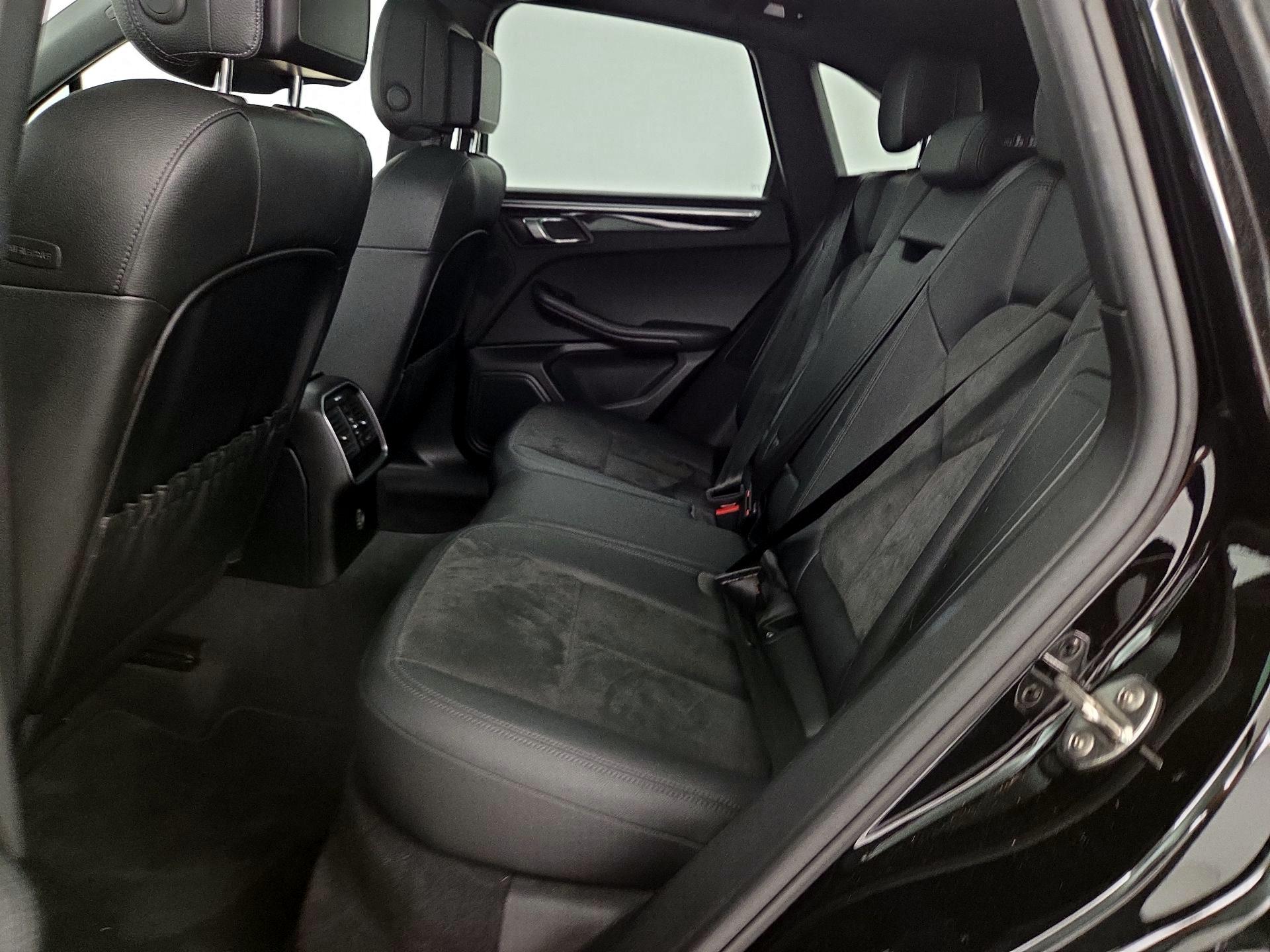 Thumbnail: 2018 Porsche Macan - 20