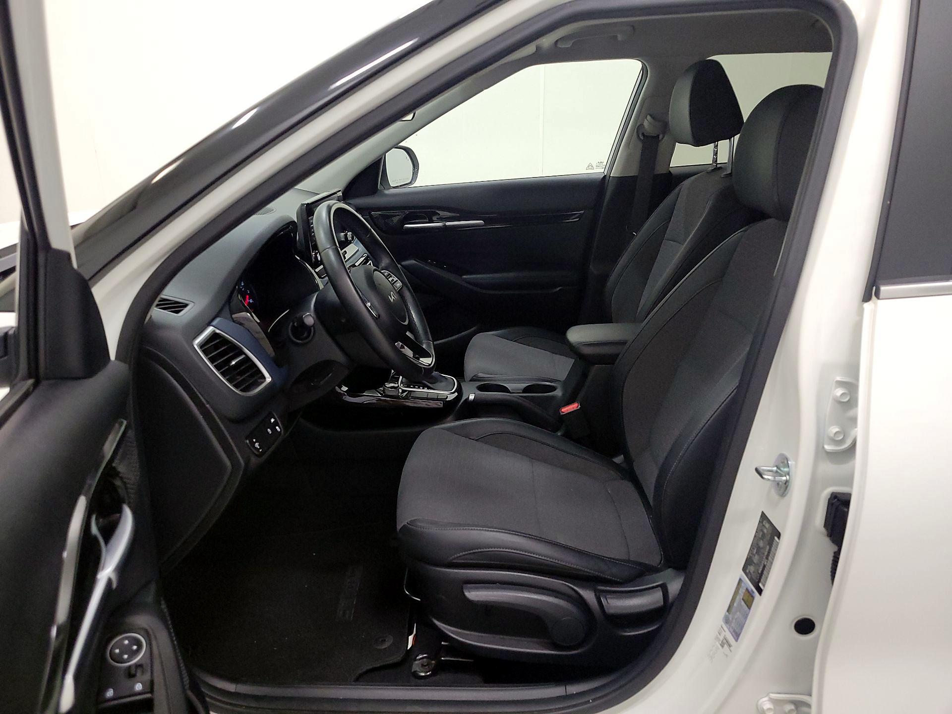 Thumbnail: 2023 Kia Seltos - 9