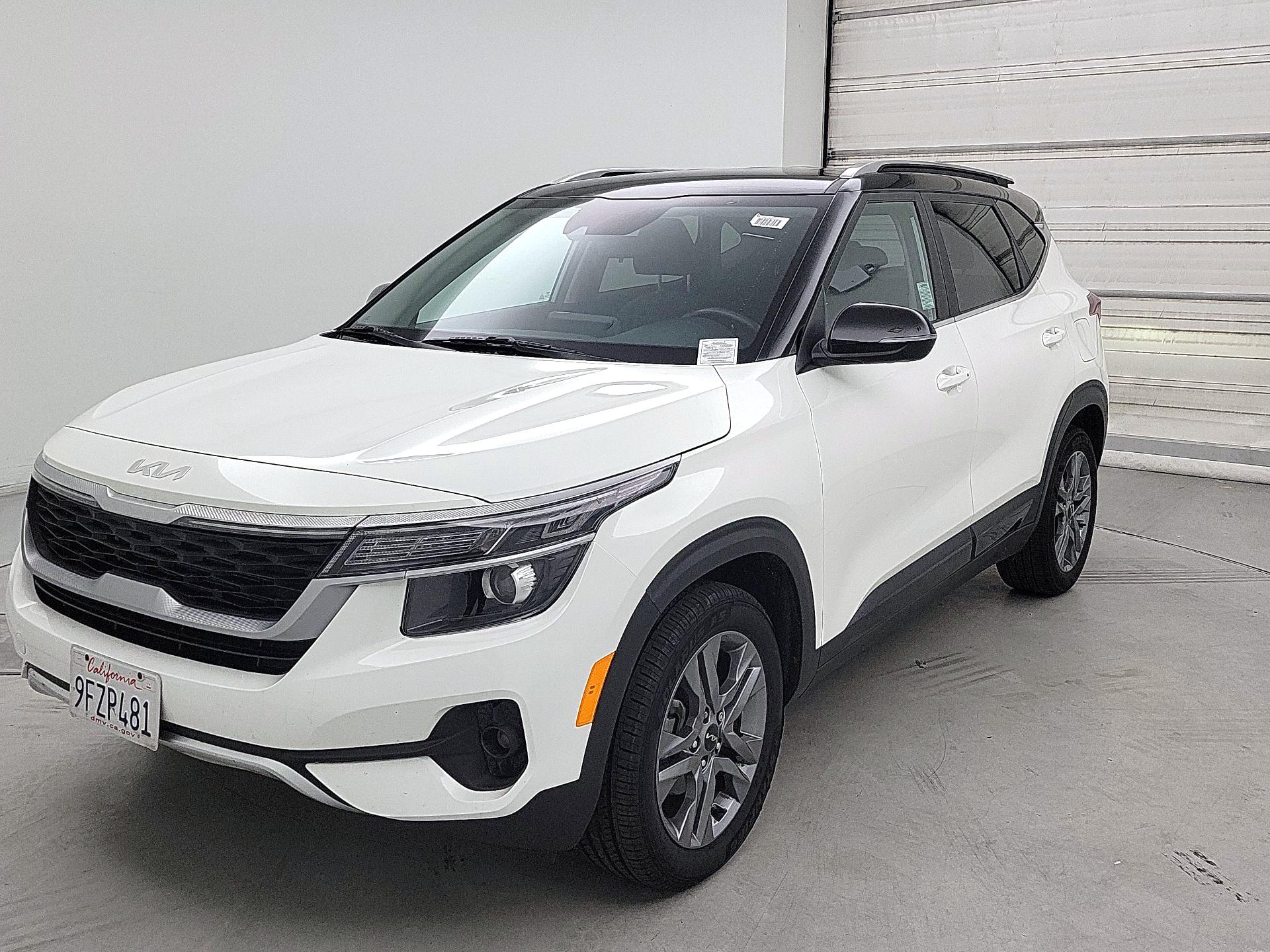 Thumbnail: 2023 Kia Seltos - 3