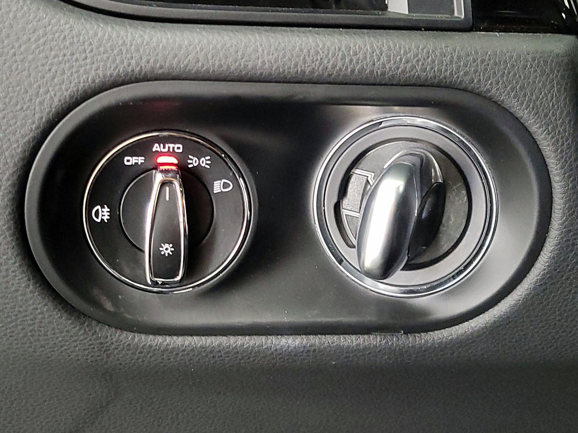 Thumbnail: 2024 Porsche Macan - 13