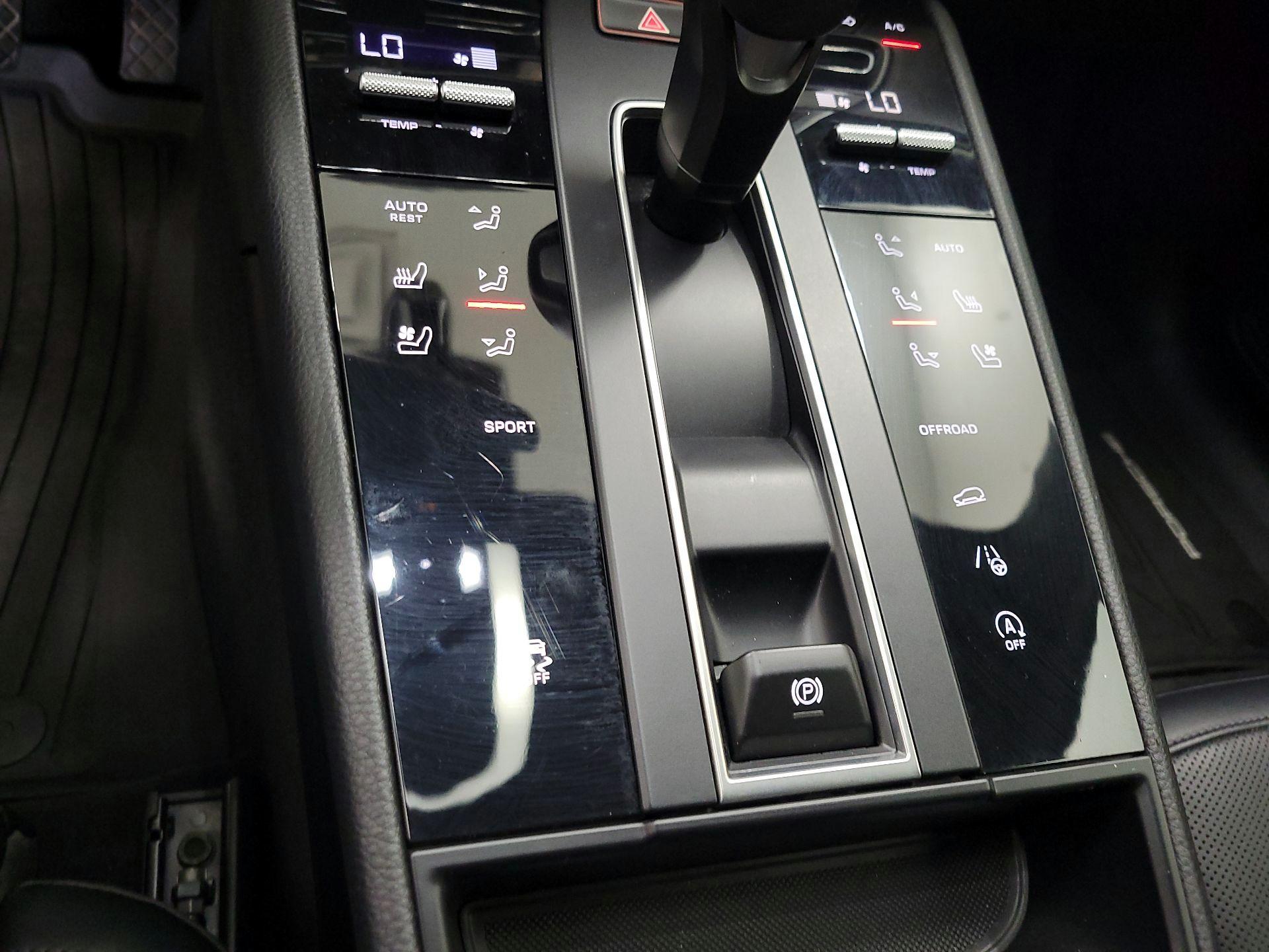 Thumbnail: 2024 Porsche Macan - 16