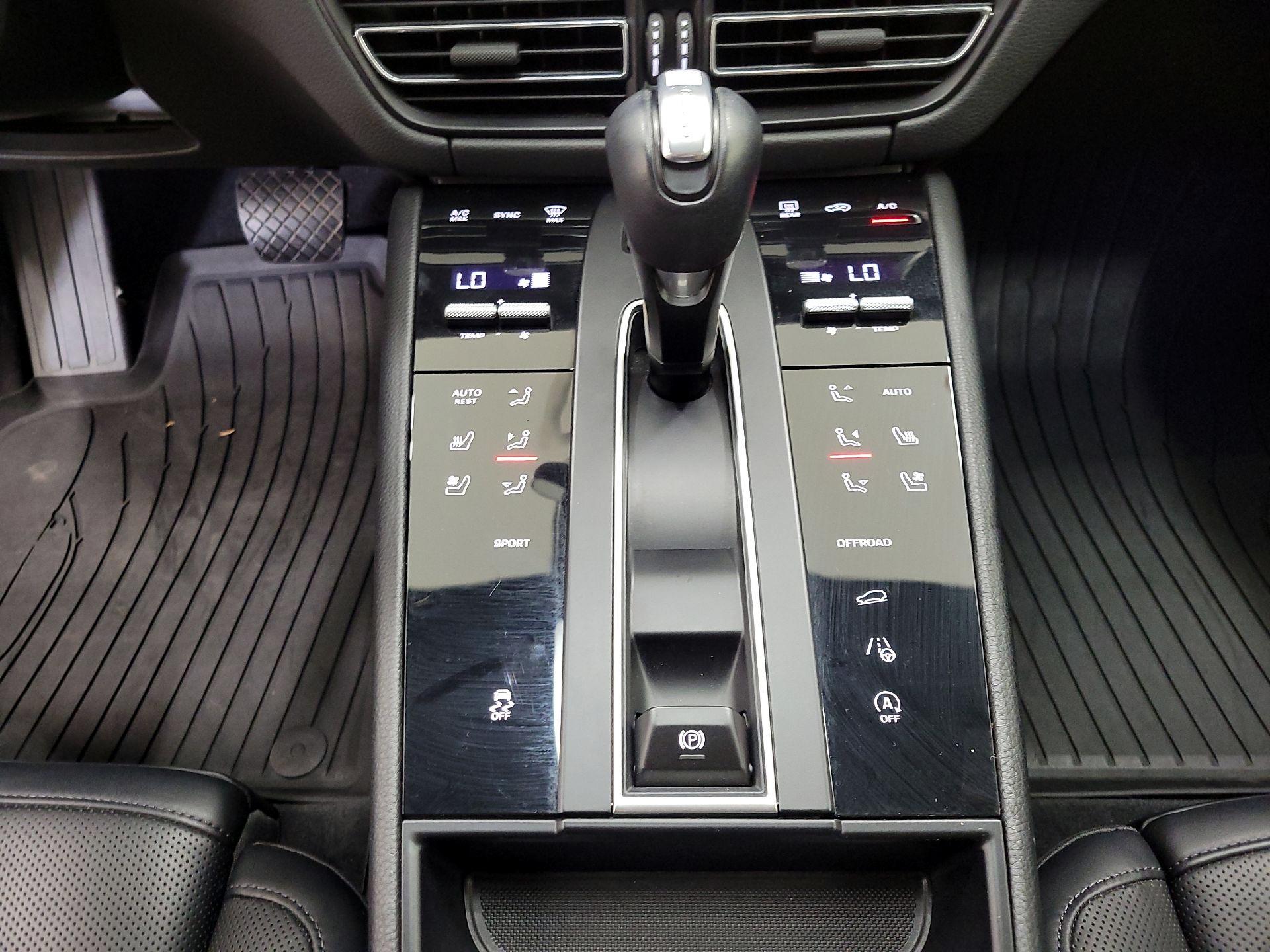 Thumbnail: 2024 Porsche Macan - 17