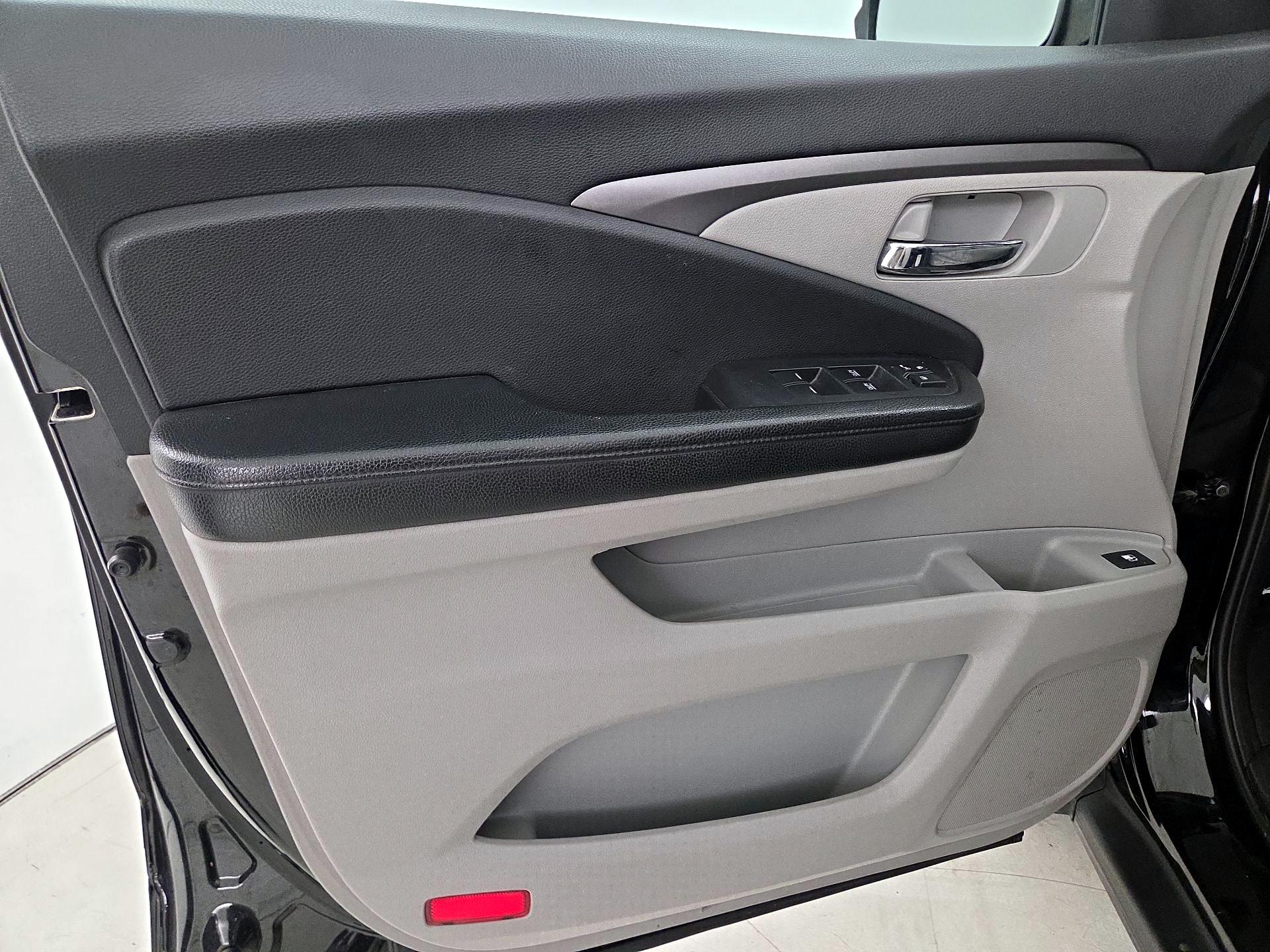 Thumbnail: 2018 Honda Pilot - 12