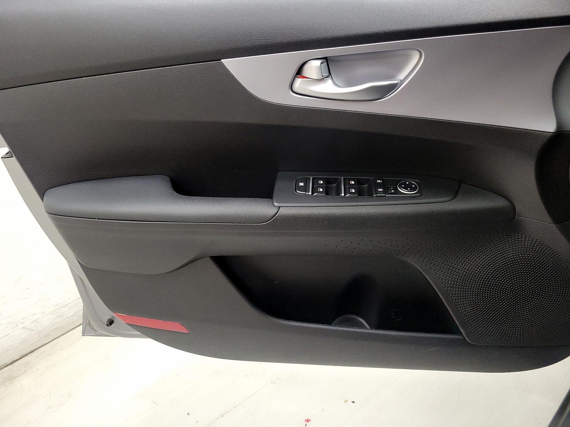 Thumbnail: 2023 Kia Forte - 12