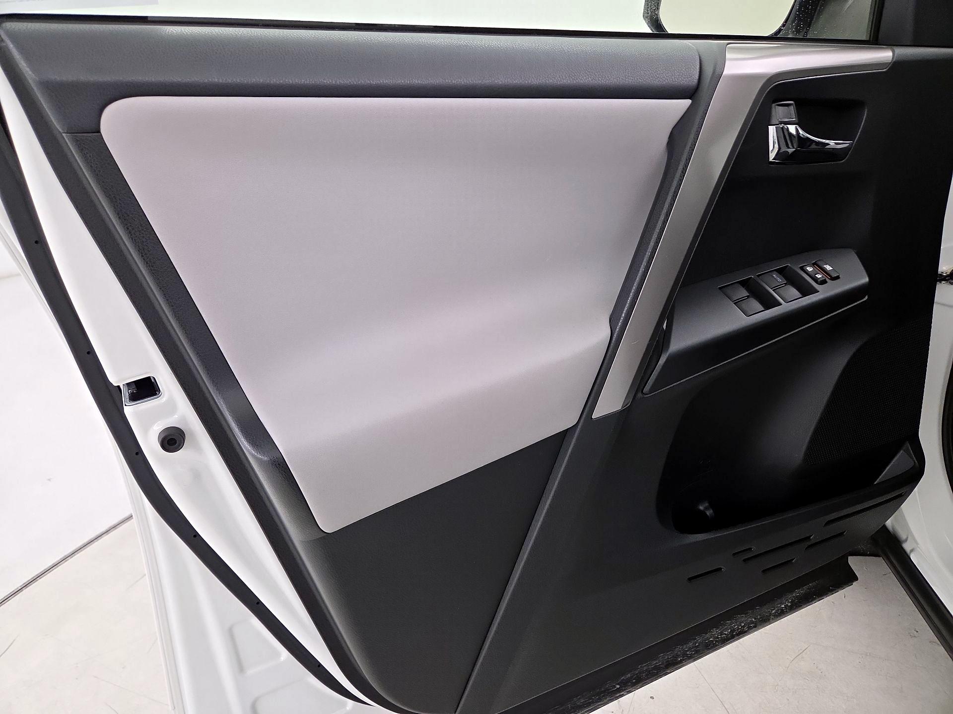 Thumbnail: 2017 Toyota RAV4 - 12