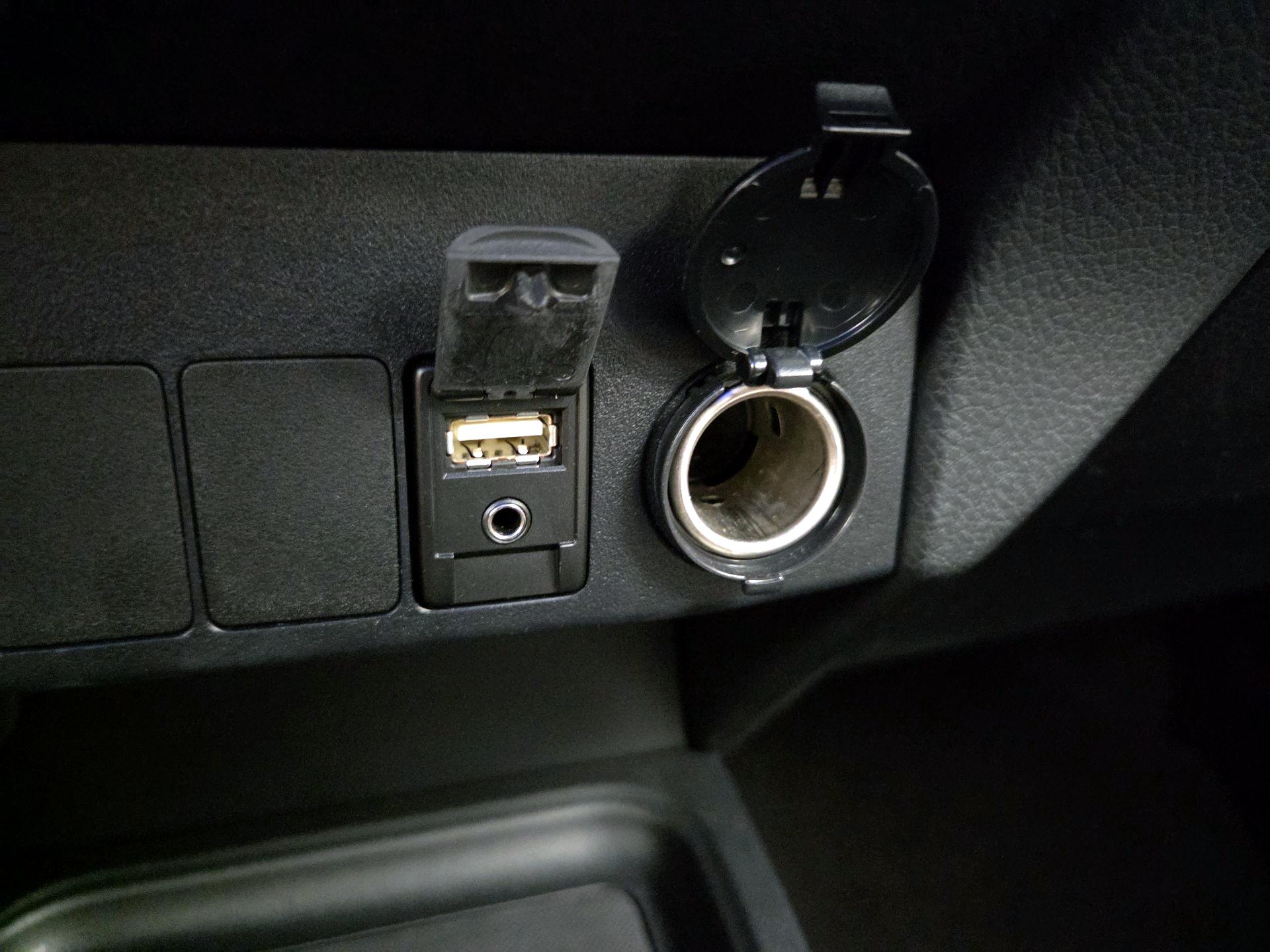 Thumbnail: 2017 Toyota RAV4 - 18