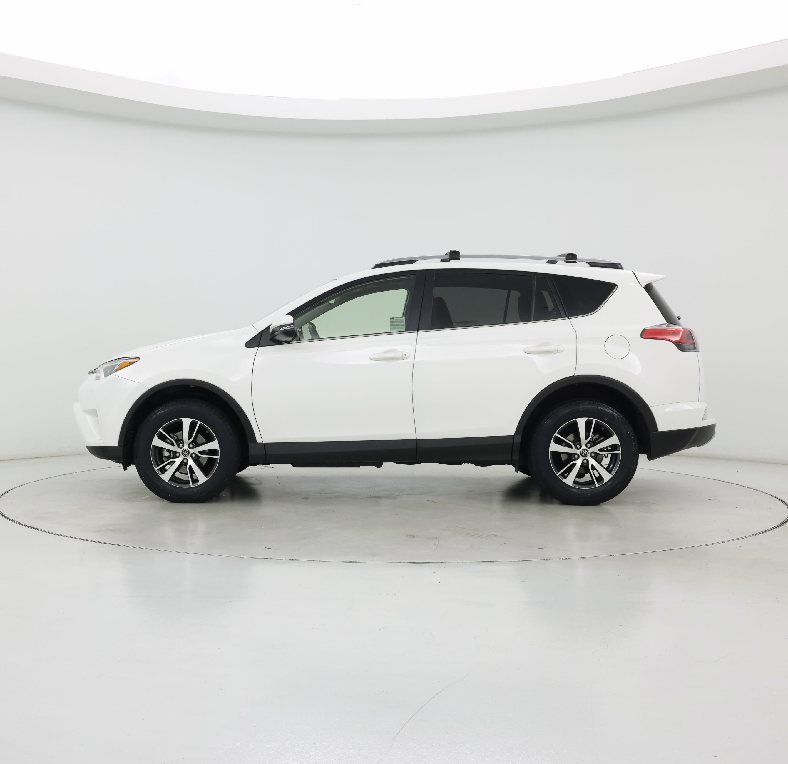 Thumbnail: 2017 Toyota RAV4 - 3