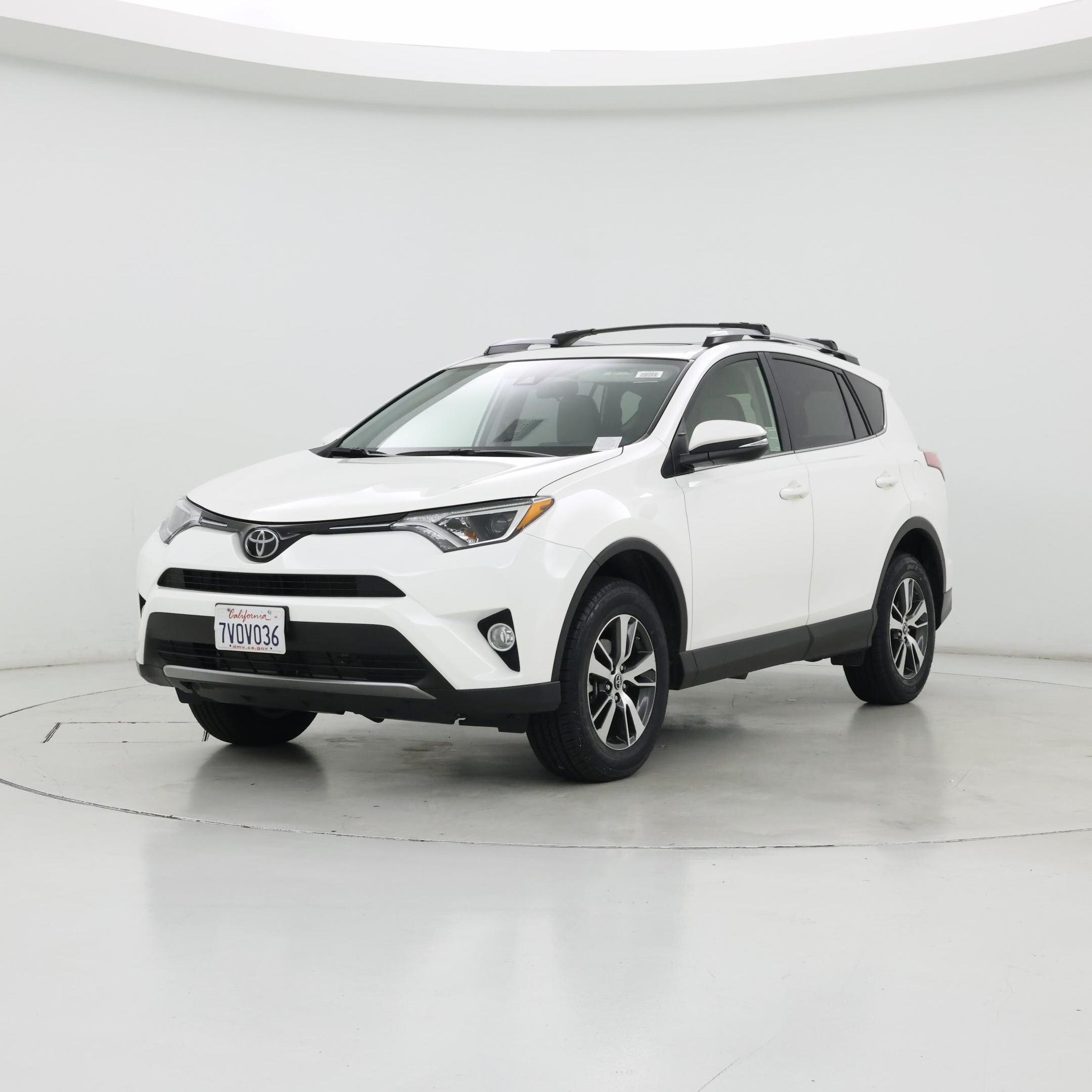 Thumbnail: 2017 Toyota RAV4 - 4