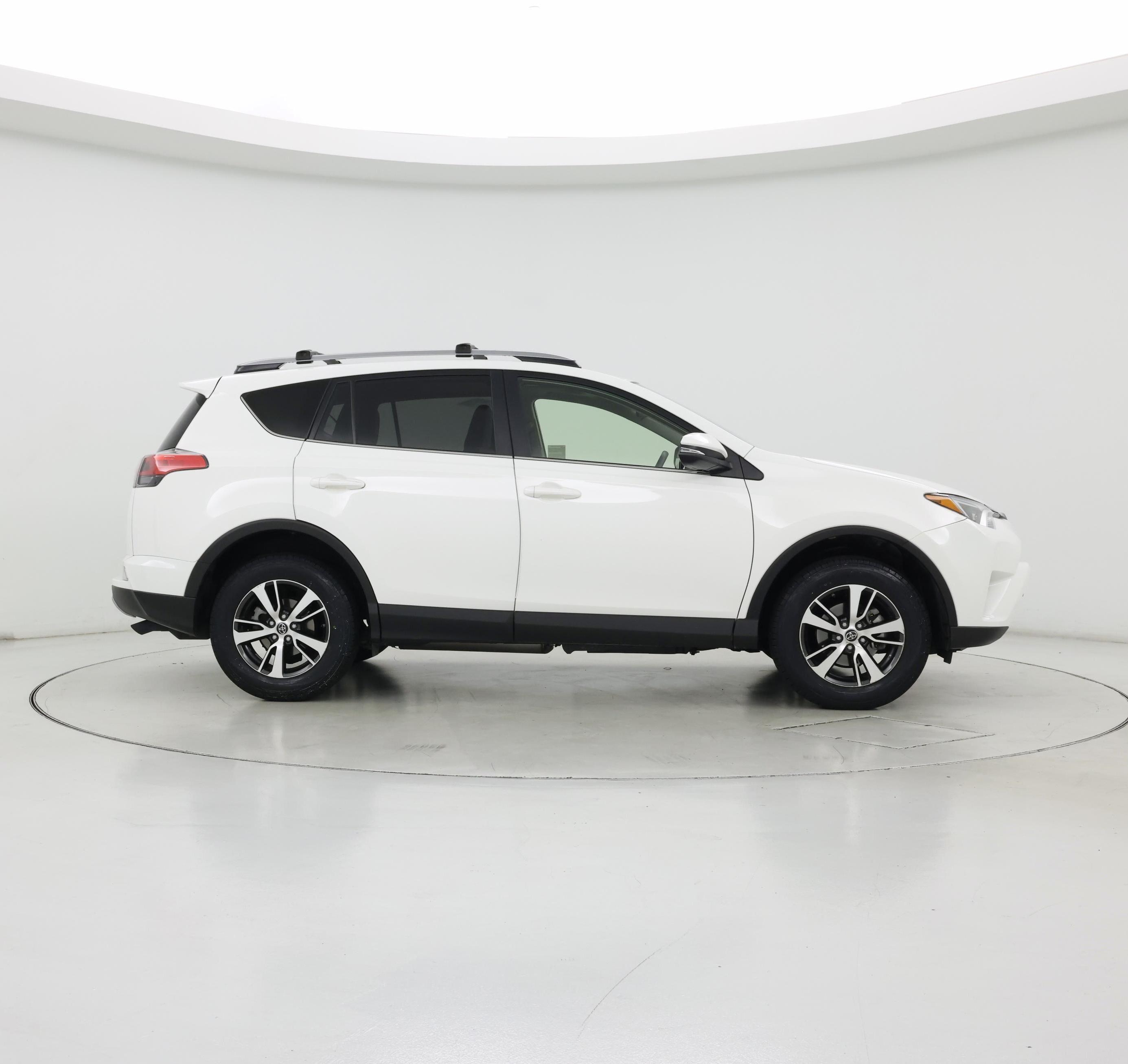 Thumbnail: 2017 Toyota RAV4 - 7