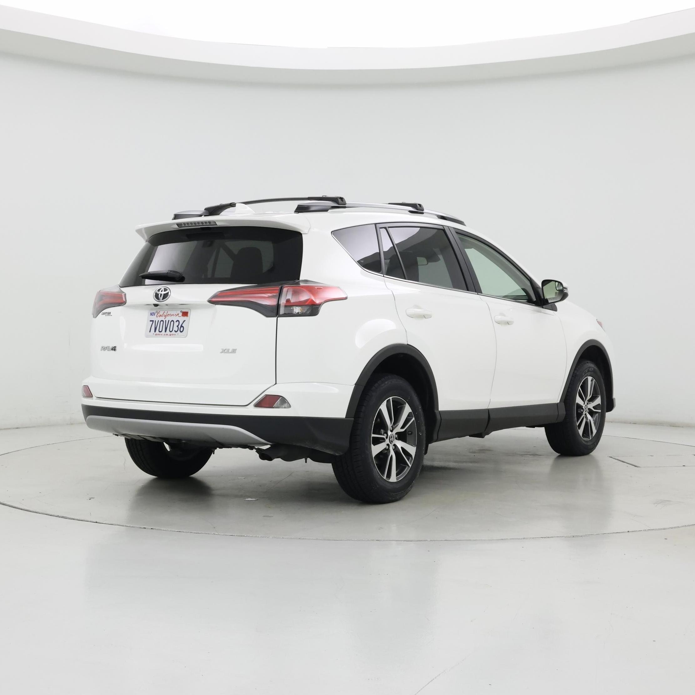 Thumbnail: 2017 Toyota RAV4 - 8