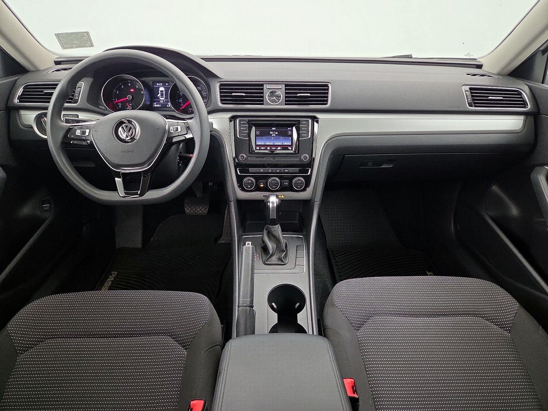 Thumbnail: 2016 Volkswagen Passat - 9