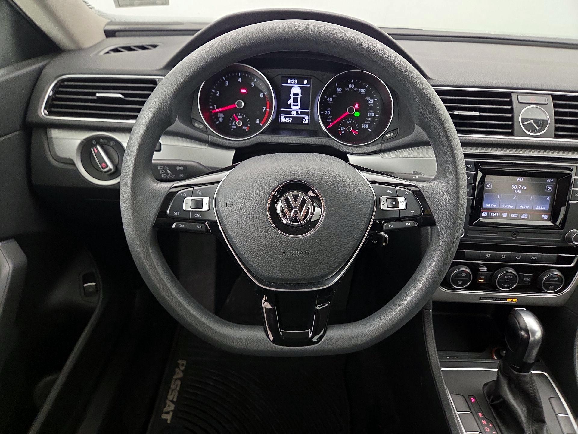 Thumbnail: 2016 Volkswagen Passat - 10