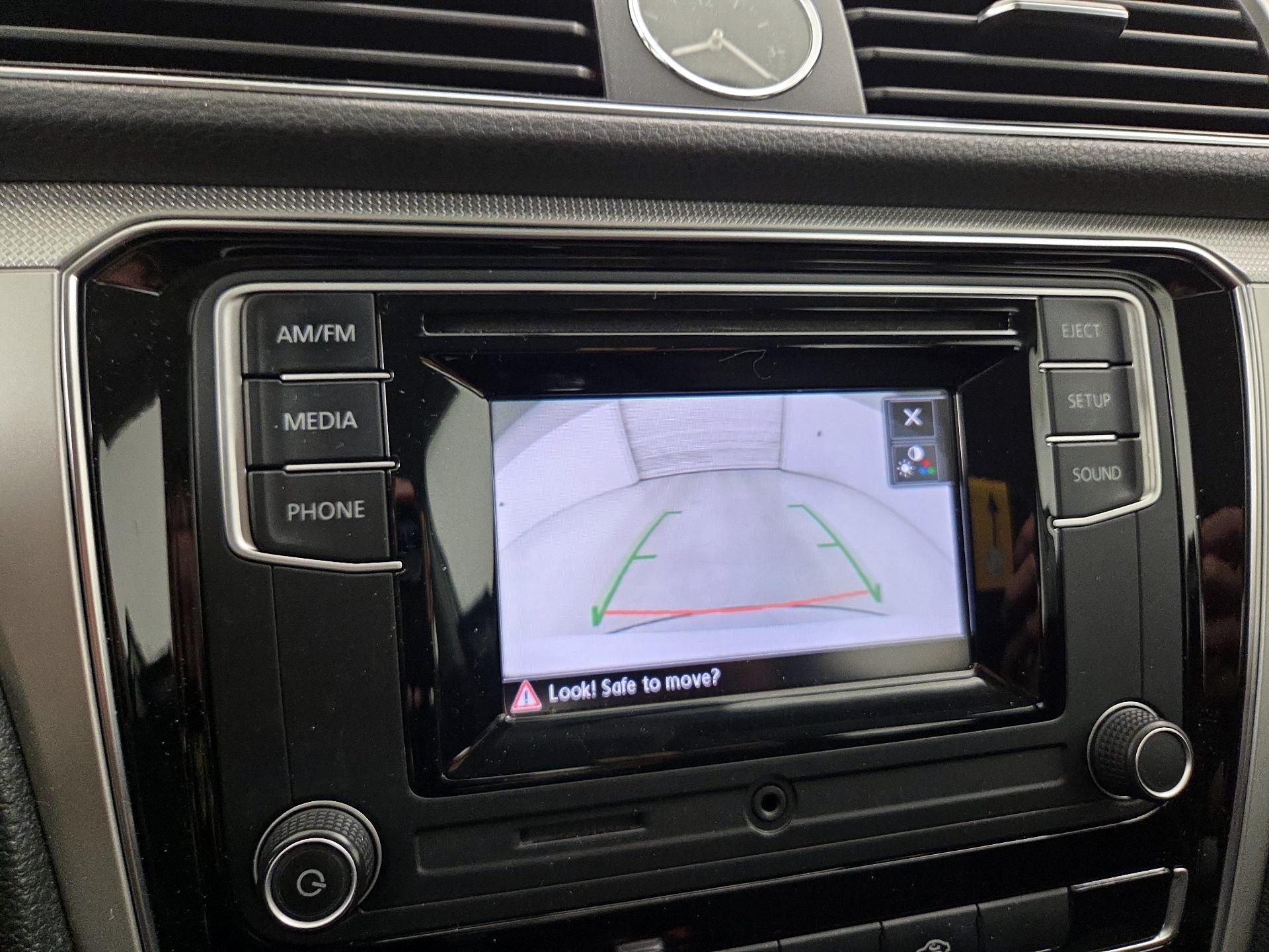 Thumbnail: 2016 Volkswagen Passat - 14