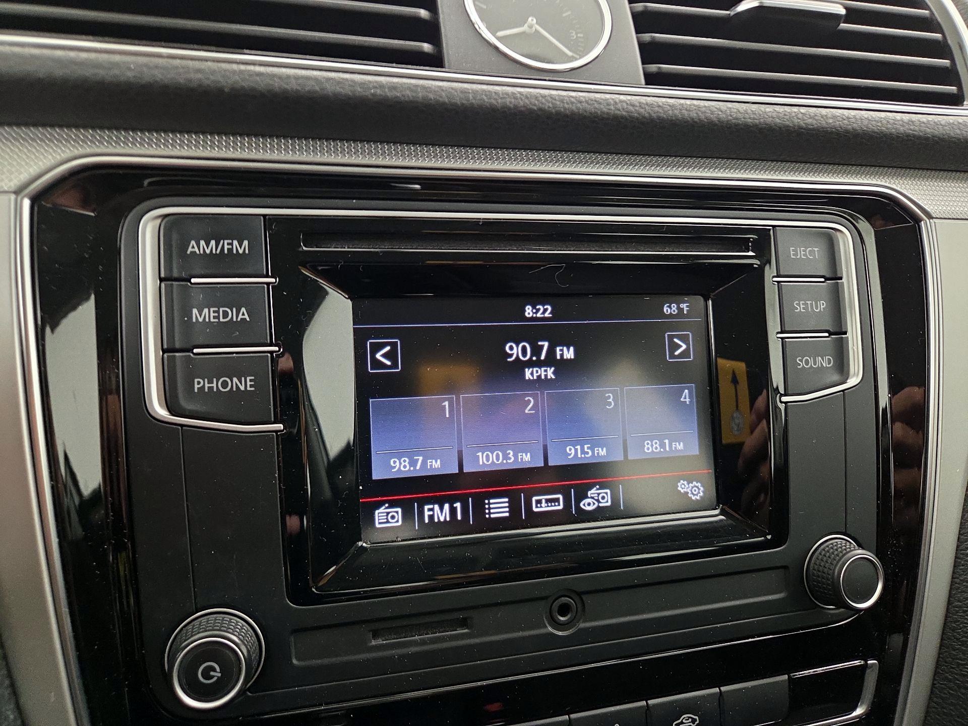 Thumbnail: 2016 Volkswagen Passat - 15