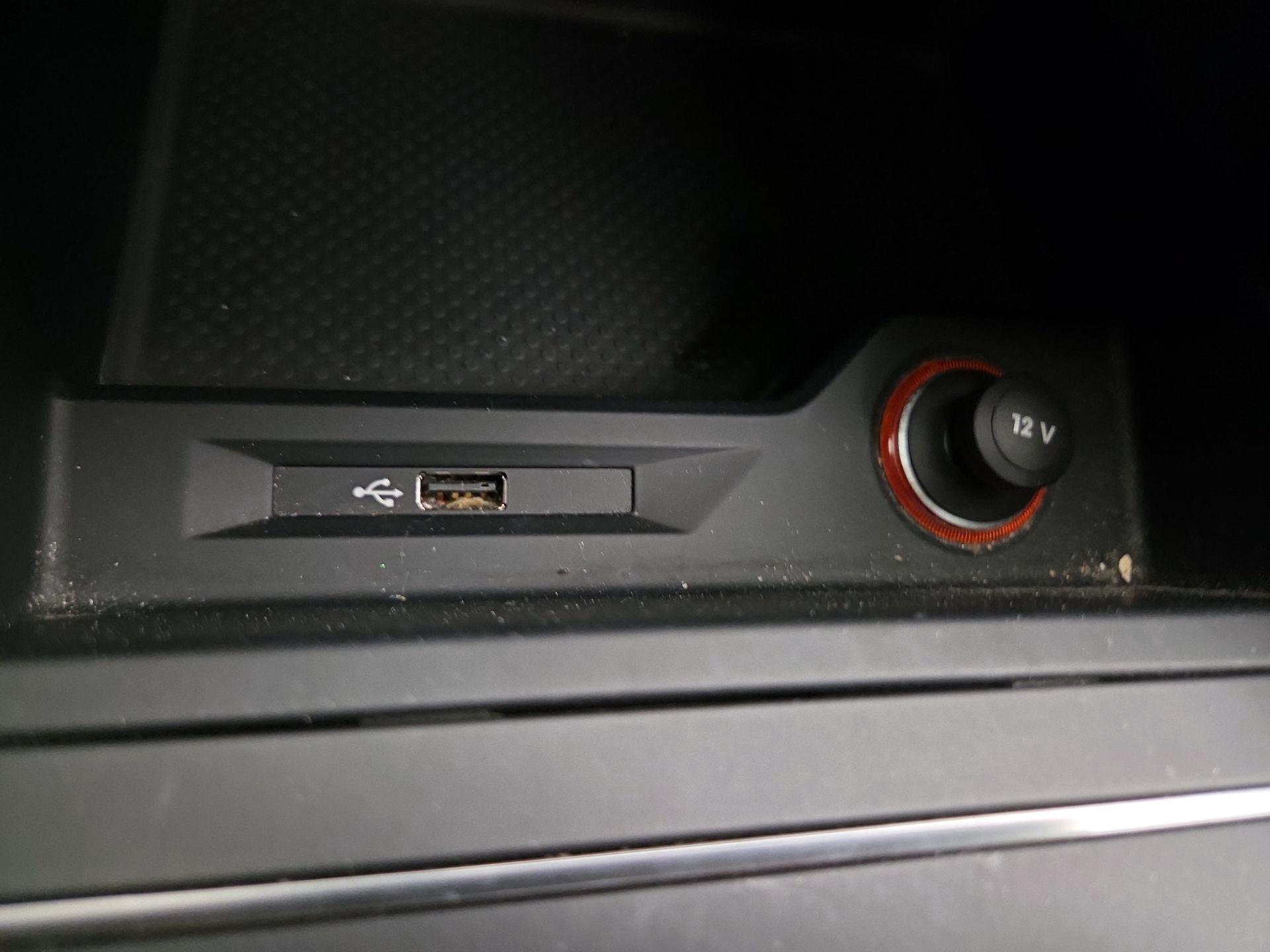 Thumbnail: 2016 Volkswagen Passat - 18