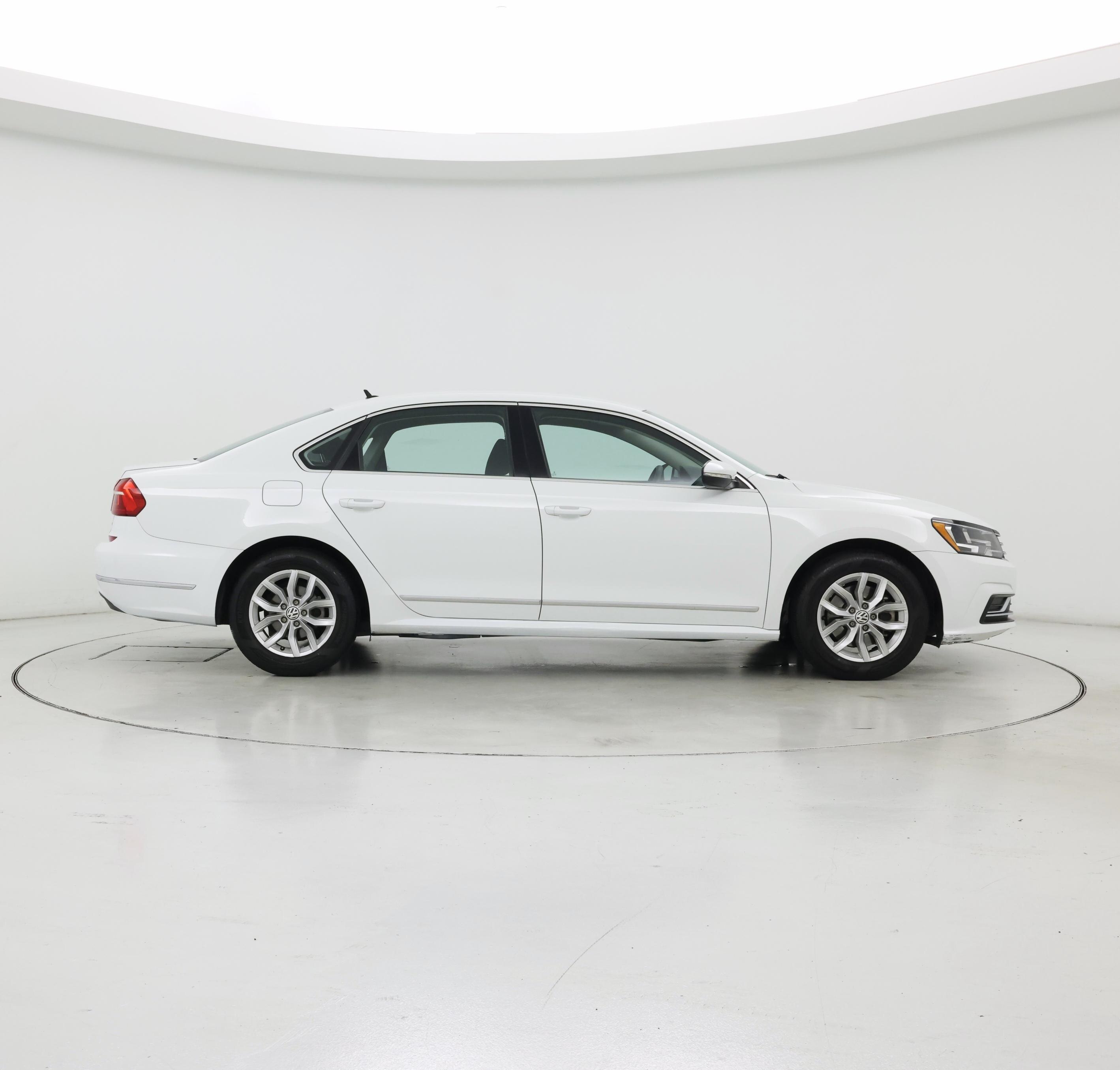 Thumbnail: 2016 Volkswagen Passat - 7