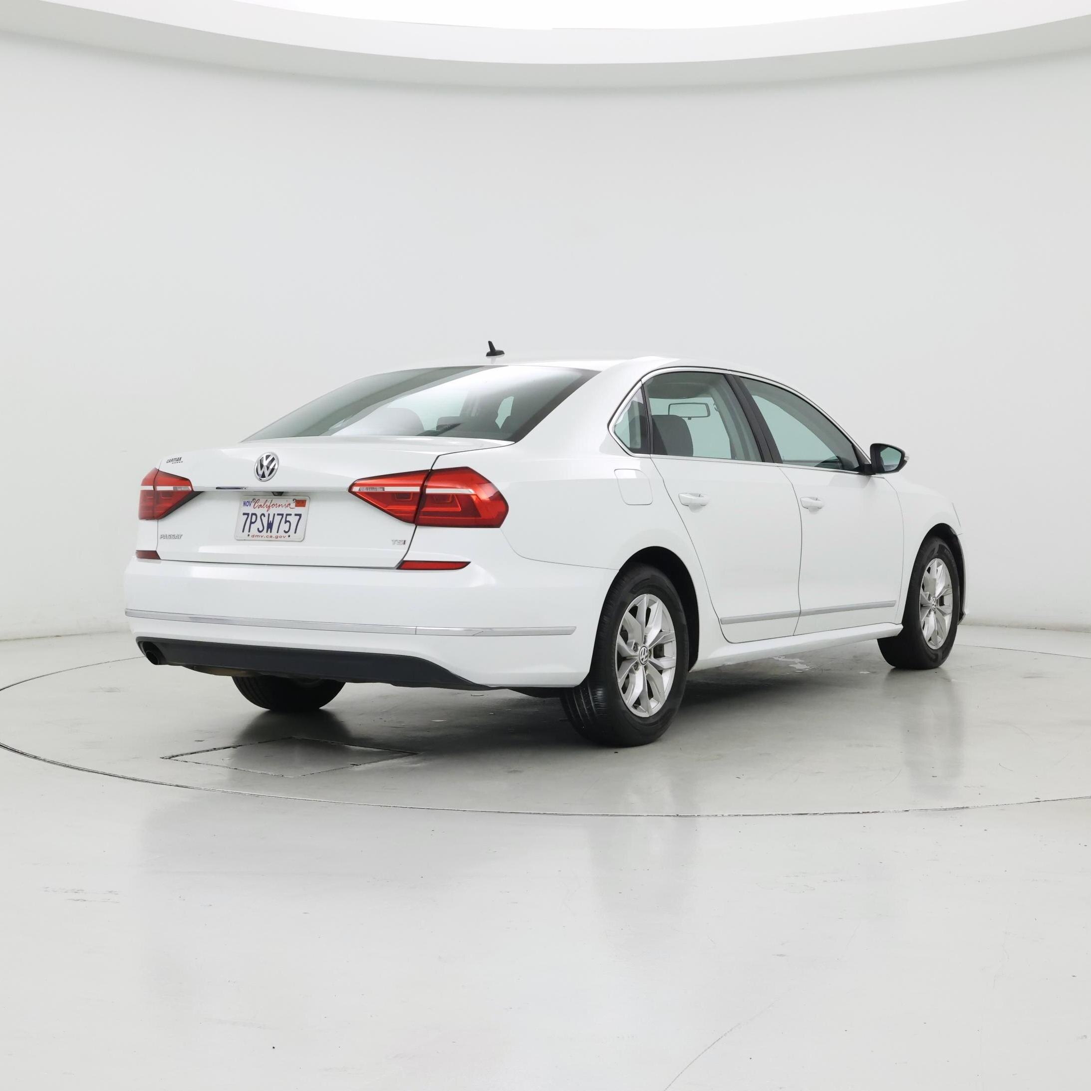 Thumbnail: 2016 Volkswagen Passat - 8