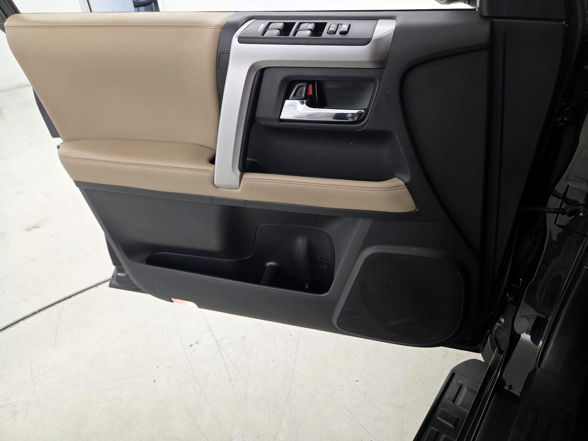 Thumbnail: 2020 Toyota 4Runner - 12