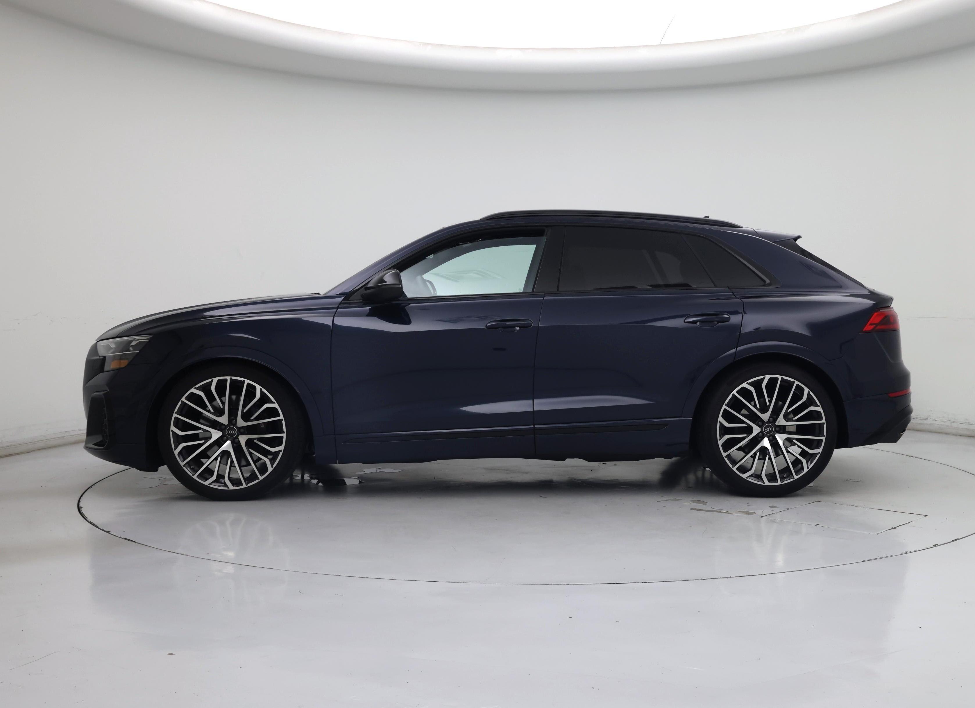 Thumbnail: 2025 Audi SQ8 - 3