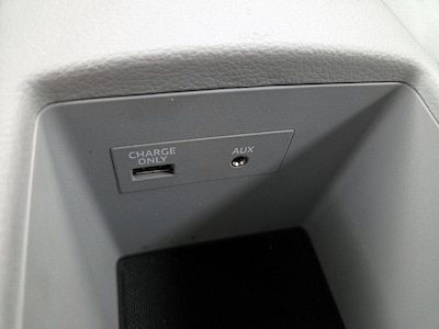USB/AUX Ports