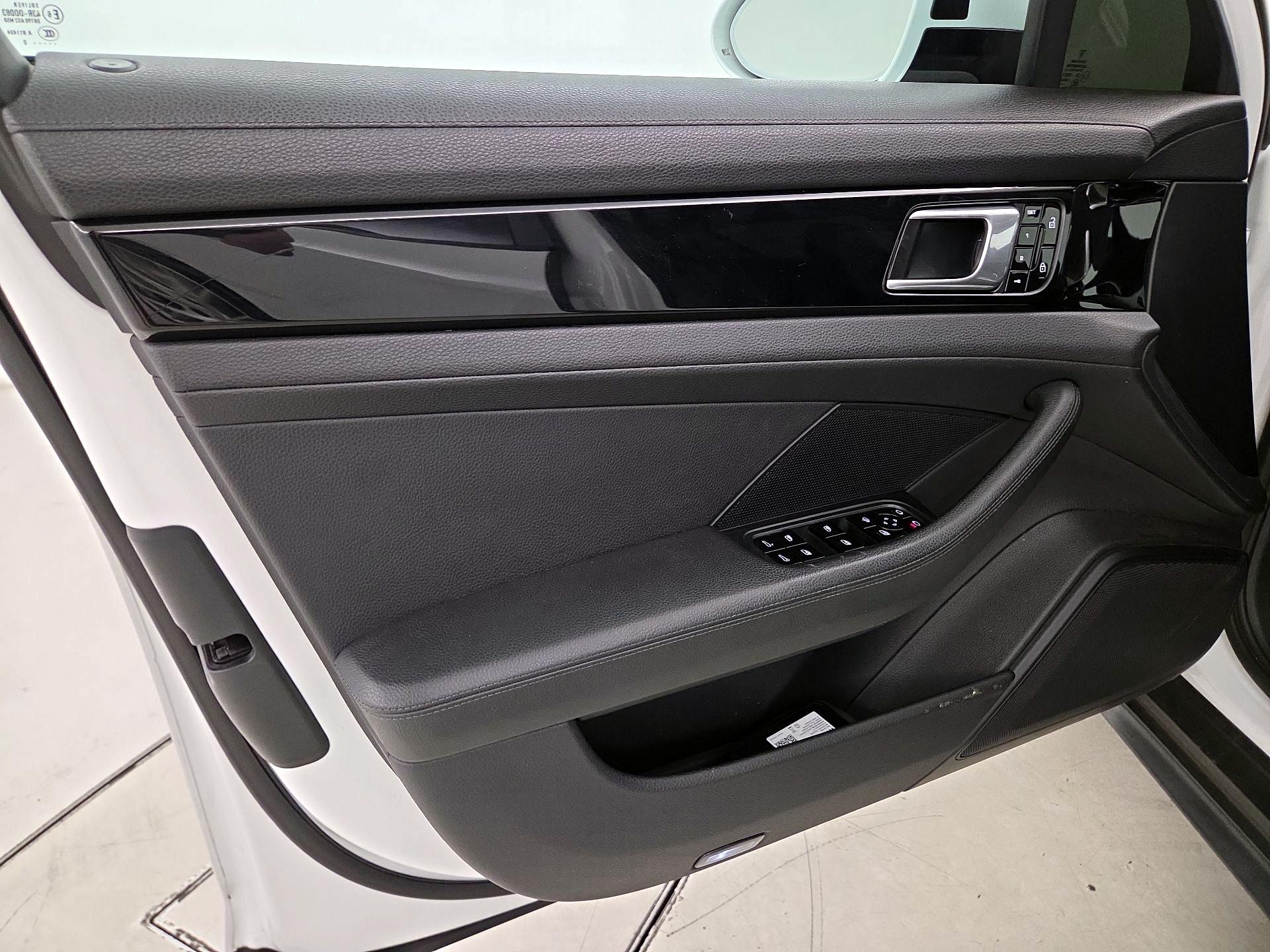 Thumbnail: 2020 Porsche Panamera - 12