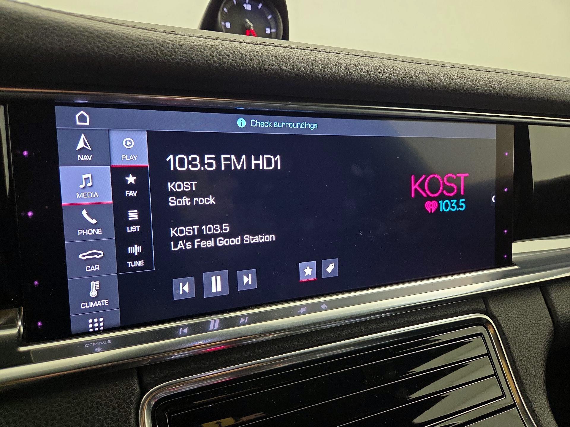 Thumbnail: 2020 Porsche Panamera - 15