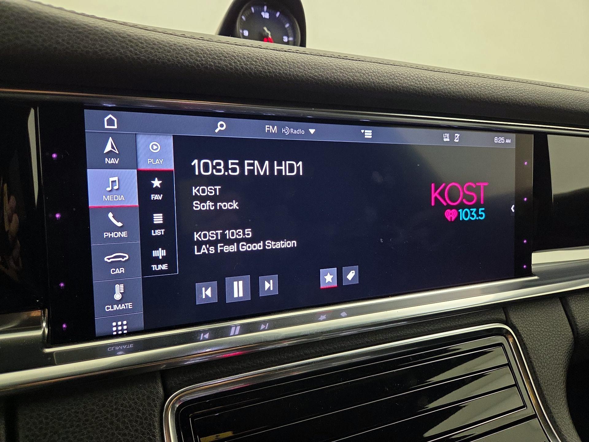 Thumbnail: 2020 Porsche Panamera - 16