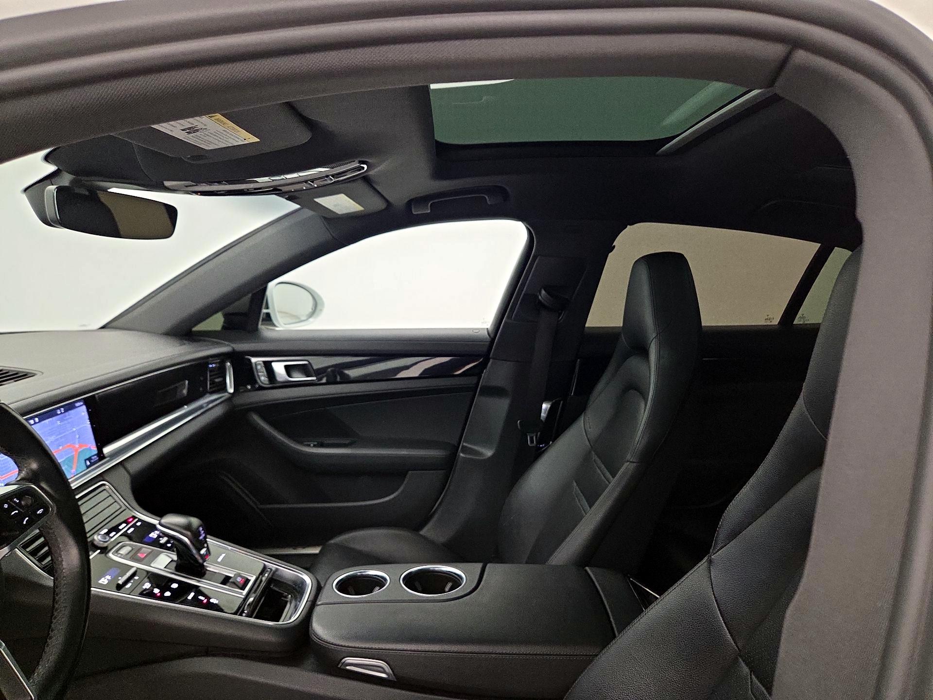 Thumbnail: 2020 Porsche Panamera - 20