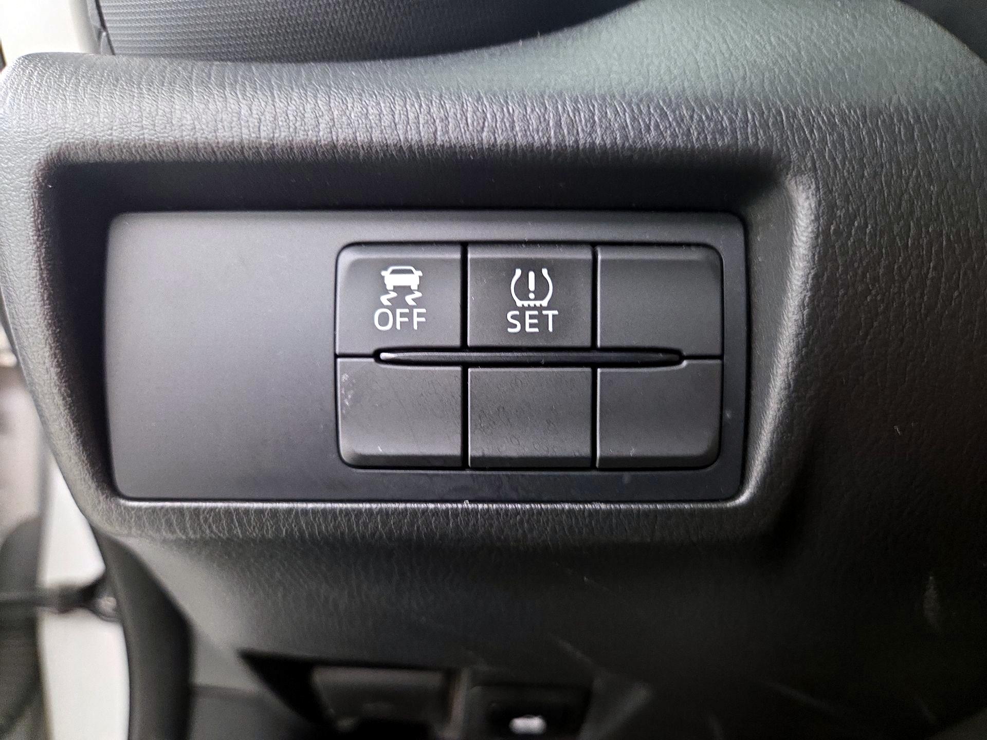 Thumbnail: 2016 Mazda MX-5 Miata - 13