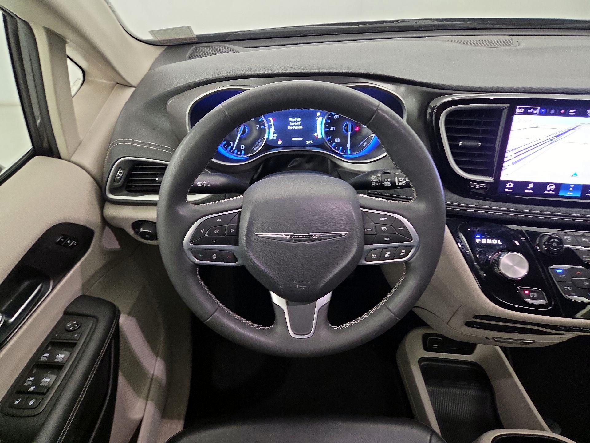 Thumbnail: 2023 Chrysler Pacifica - 10