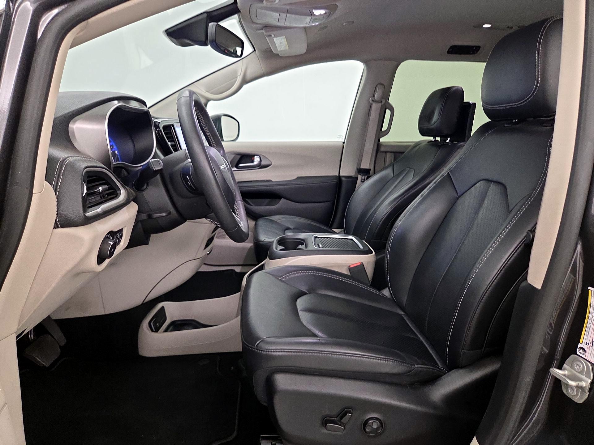 Thumbnail: 2023 Chrysler Pacifica - 11