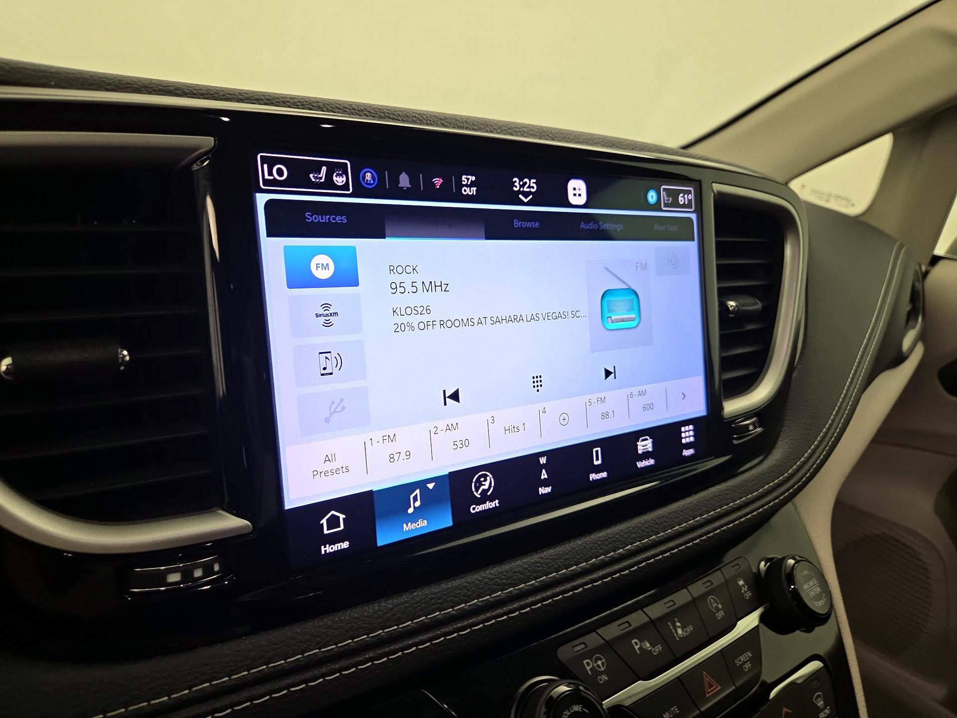 Thumbnail: 2023 Chrysler Pacifica - 16