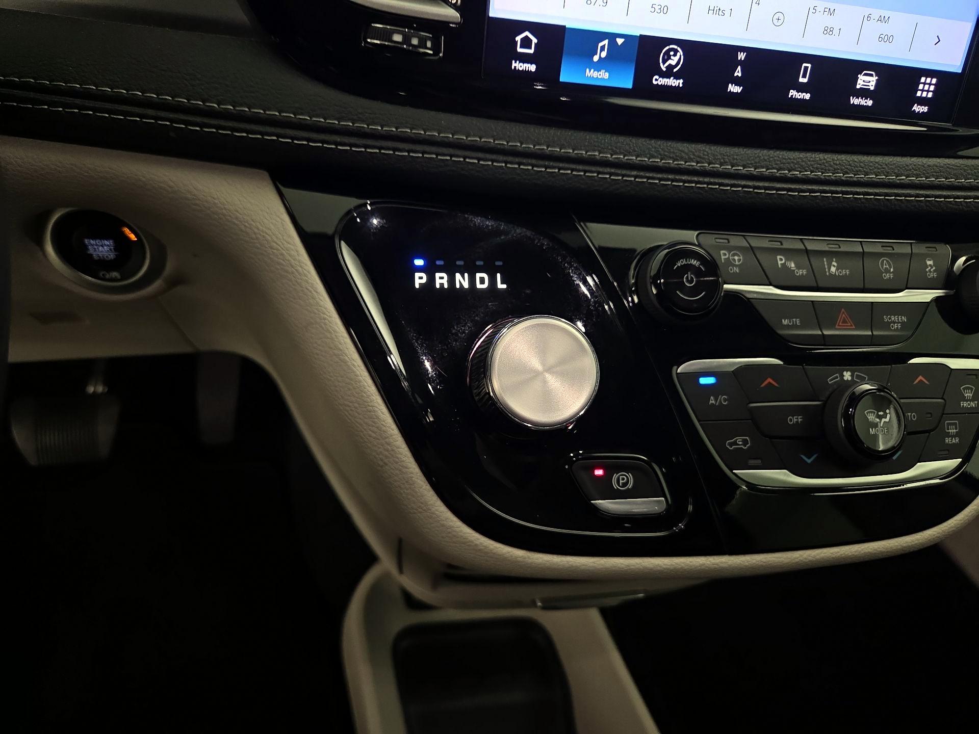 Thumbnail: 2023 Chrysler Pacifica - 18