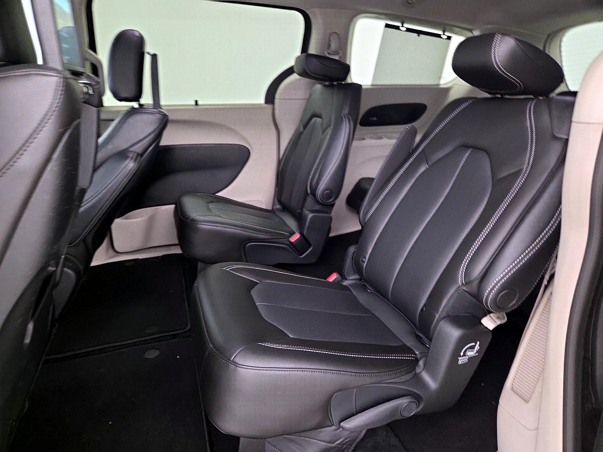 Thumbnail: 2023 Chrysler Pacifica - 20