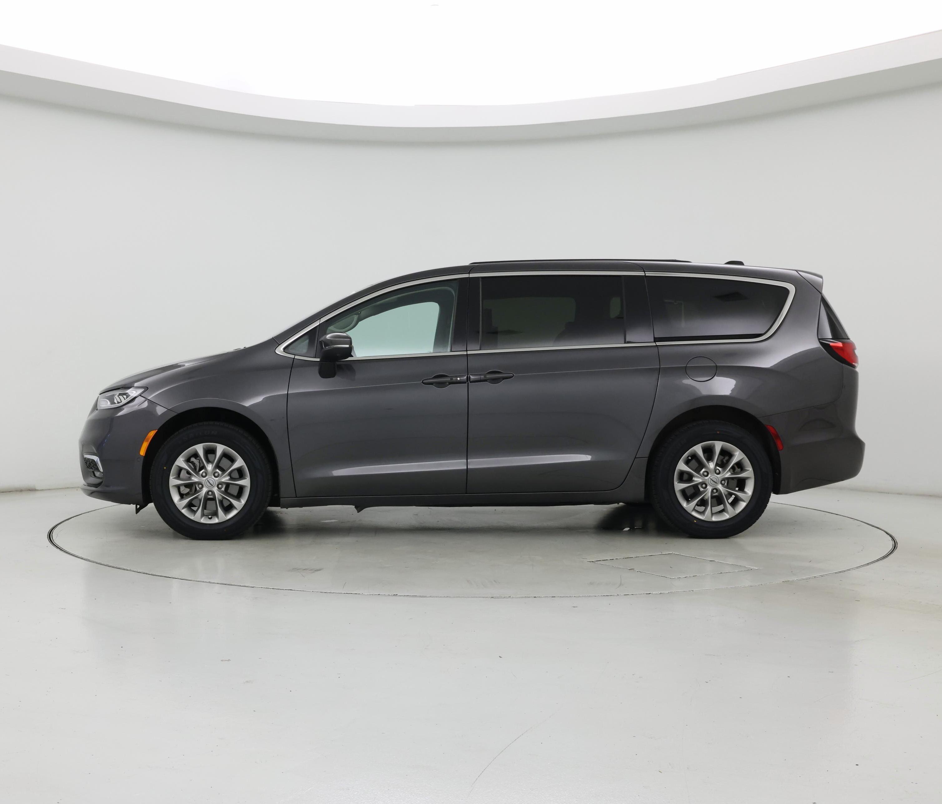 Thumbnail: 2023 Chrysler Pacifica - 3