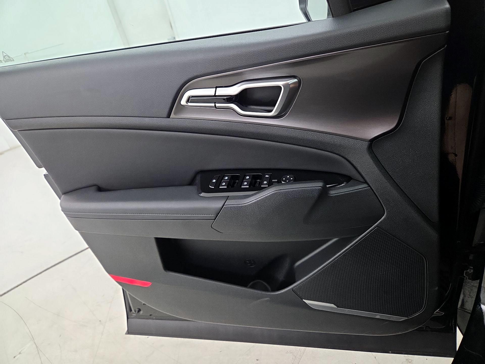 Thumbnail: 2025 Kia Sportage - 12