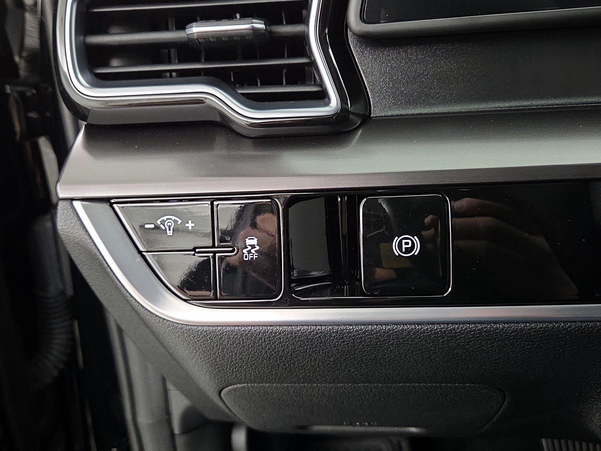 Thumbnail: 2025 Kia Sportage - 13