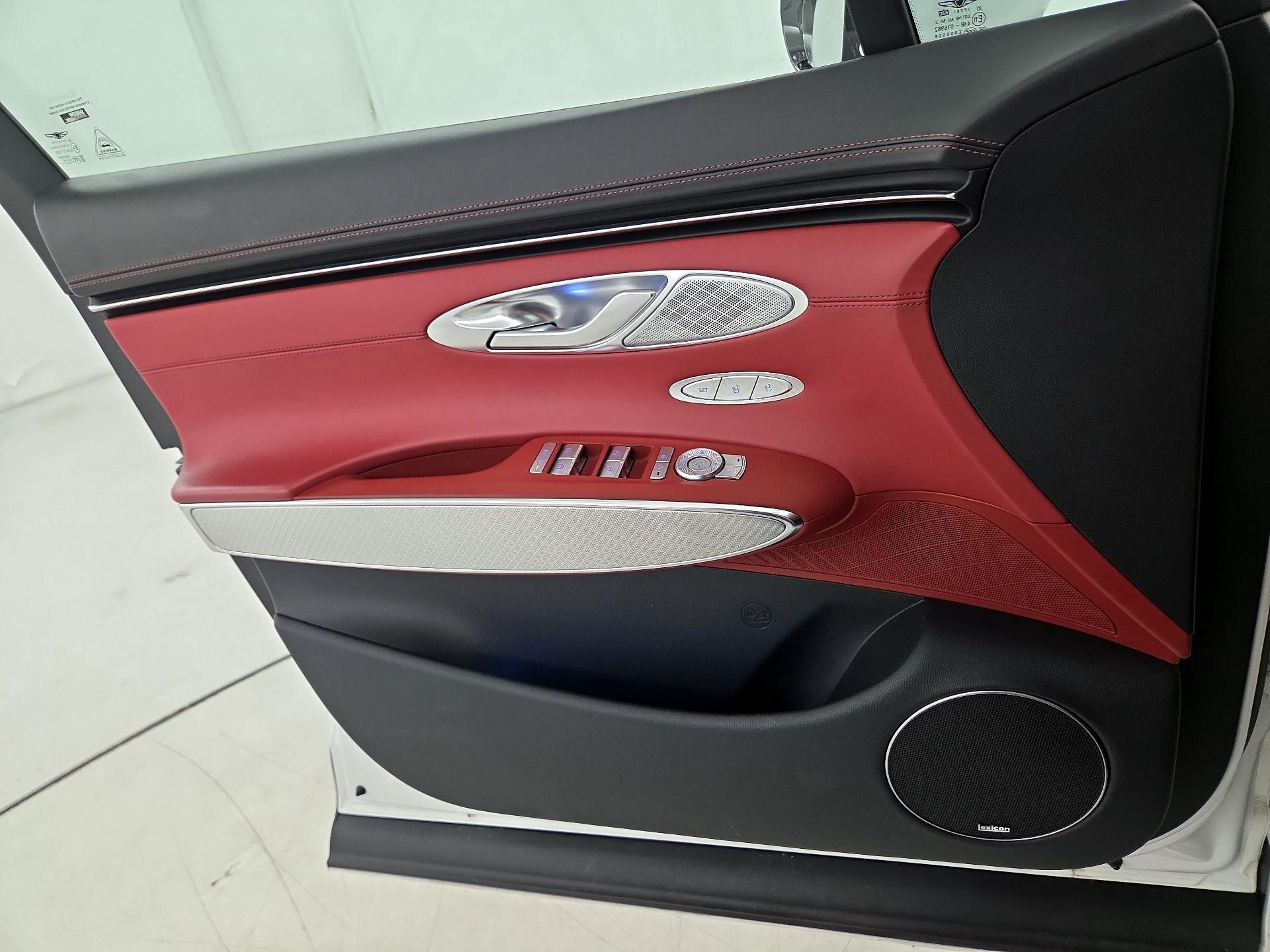 Thumbnail: 2023 Genesis GV70 - 12