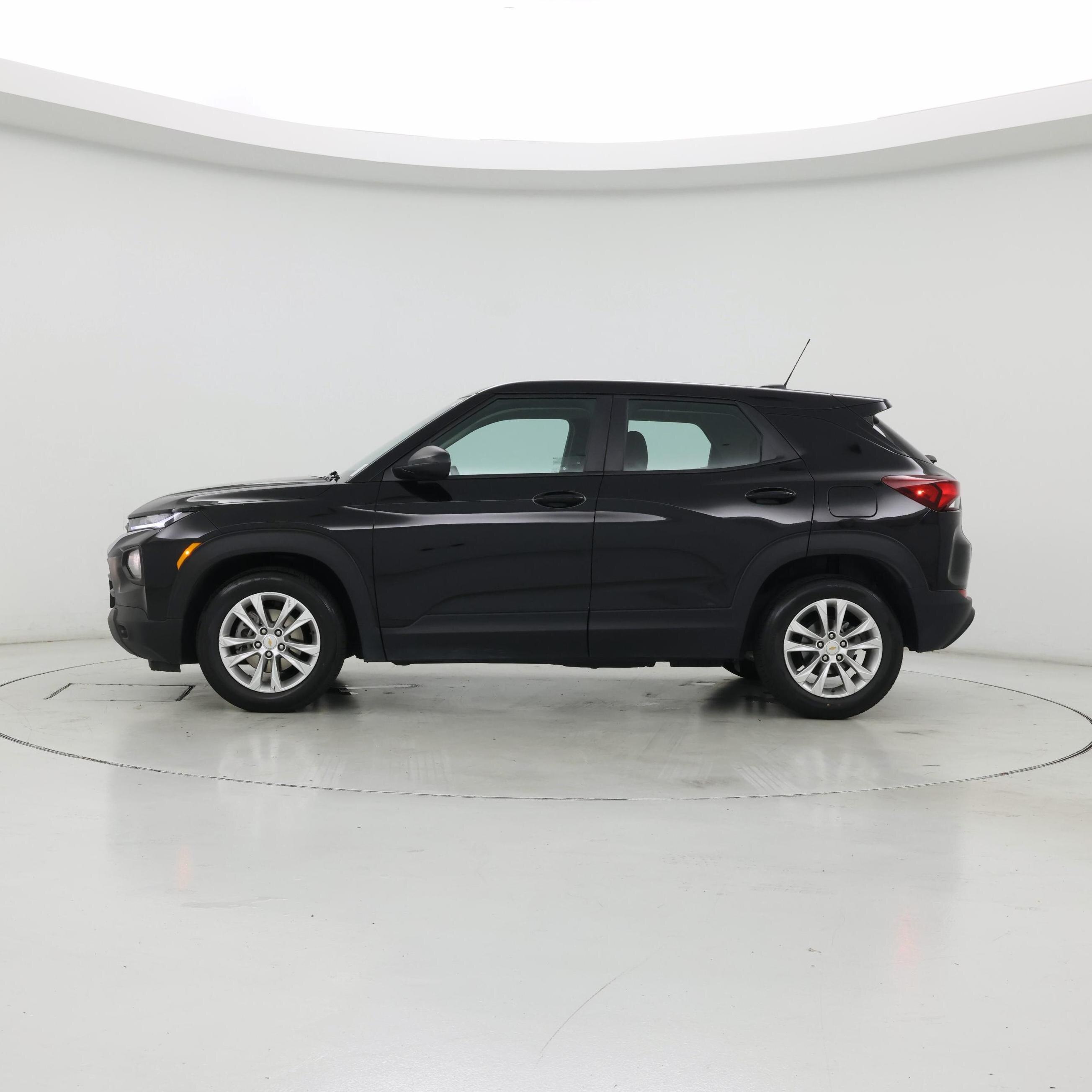 Thumbnail: 2021 Chevrolet TrailBlazer - 3