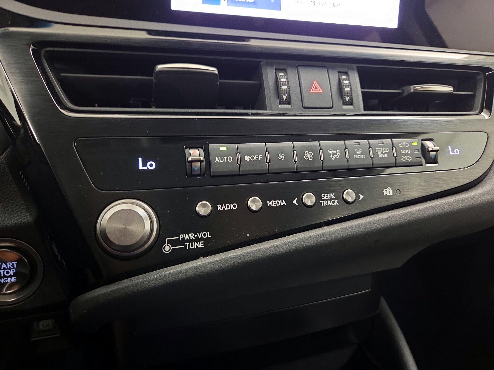 Thumbnail: 2024 Lexus ES - 16