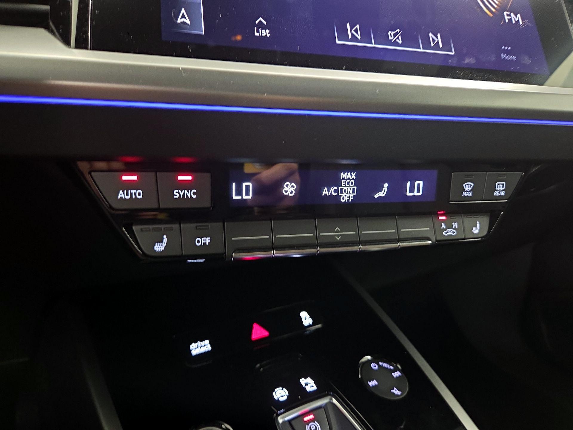 Thumbnail: 2022 Audi Q4 e-tron - 17