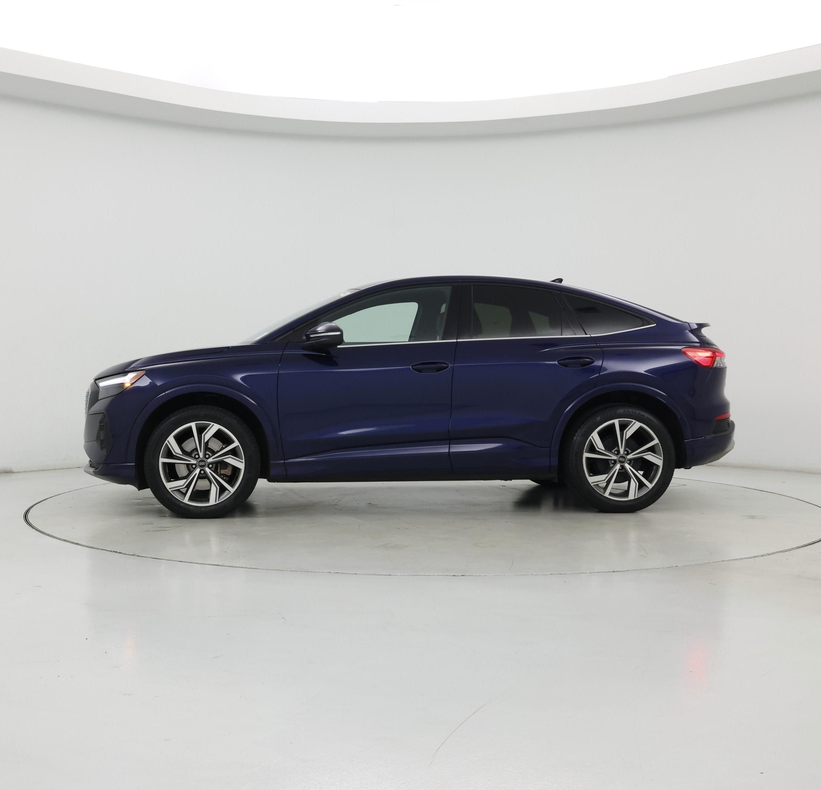 Thumbnail: 2022 Audi Q4 e-tron - 3