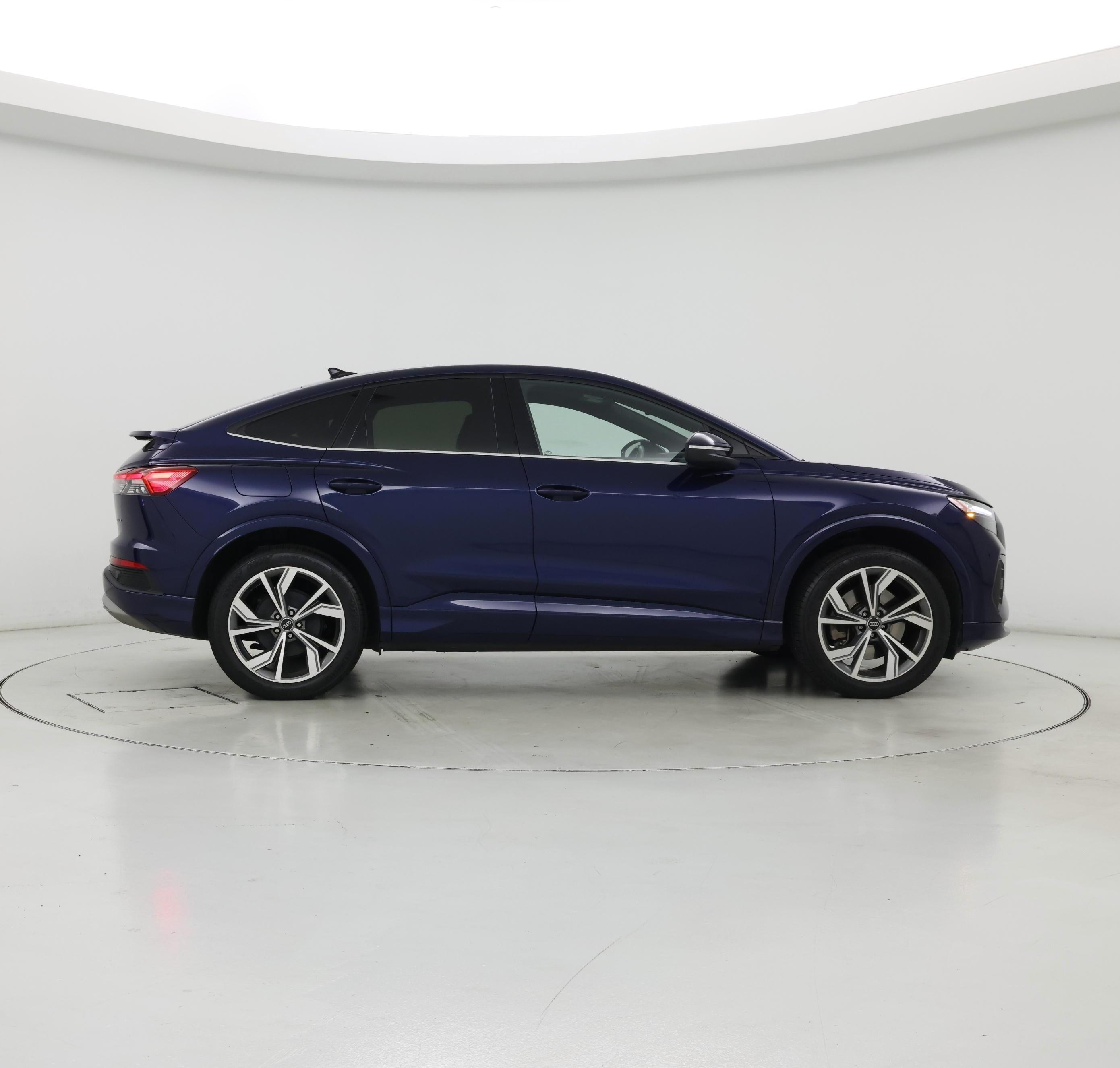 Thumbnail: 2022 Audi Q4 e-tron - 7